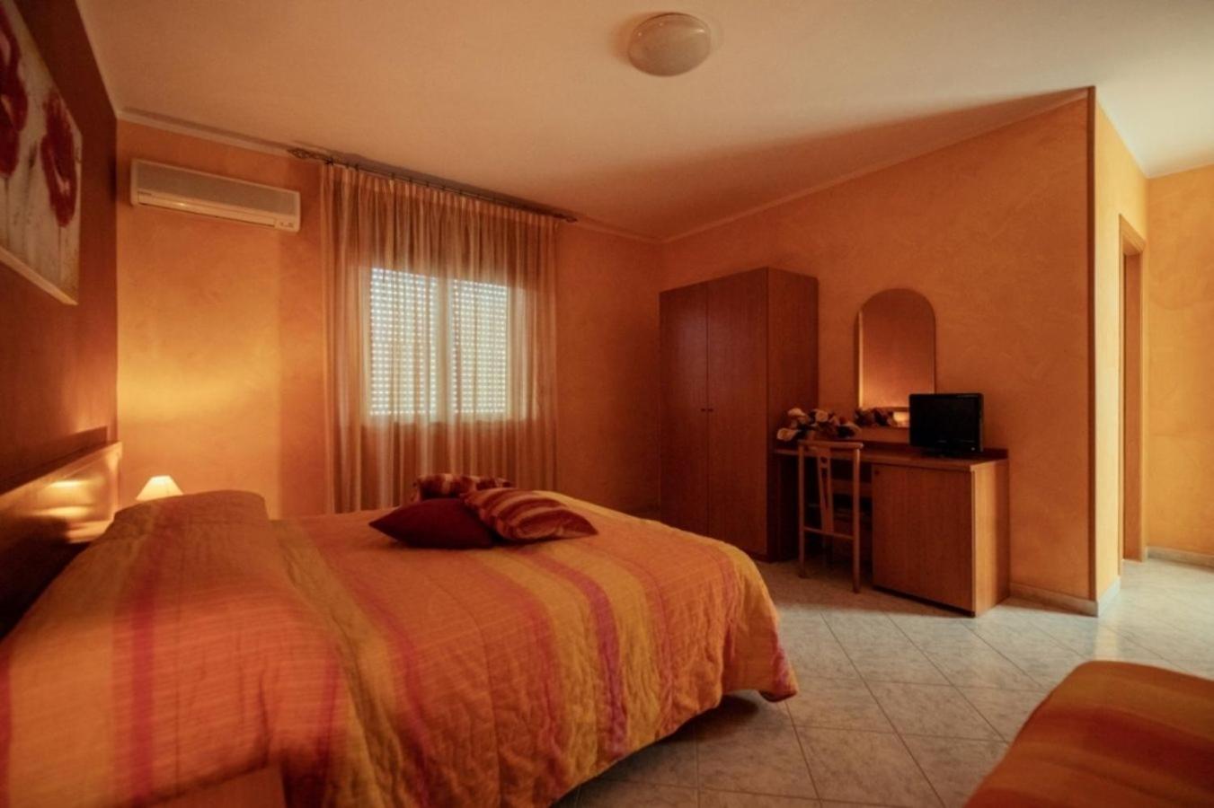 Triple Room with Private Bathroom photo 1