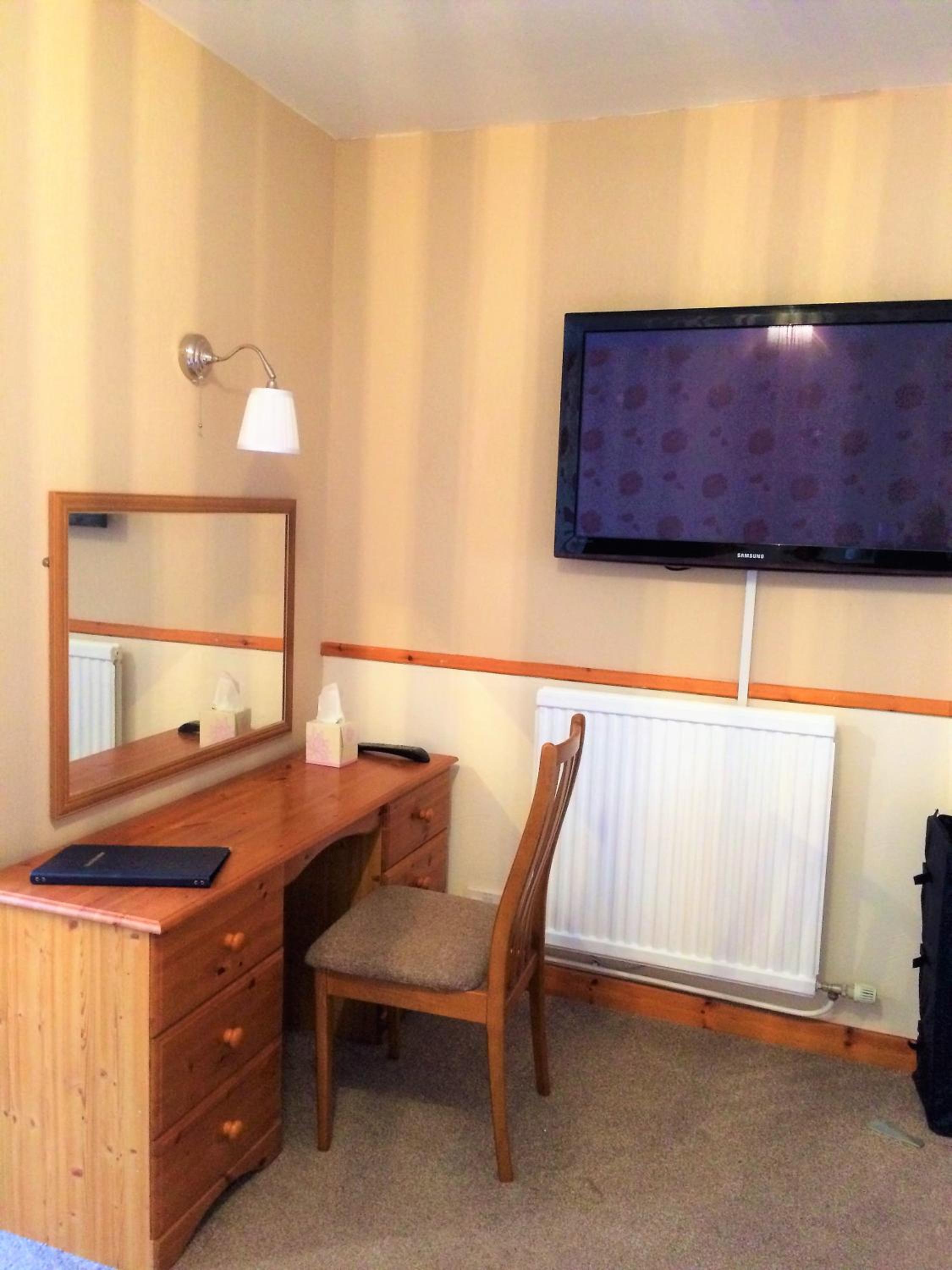 Family Room (2 Adults + 1 Child) photo 2