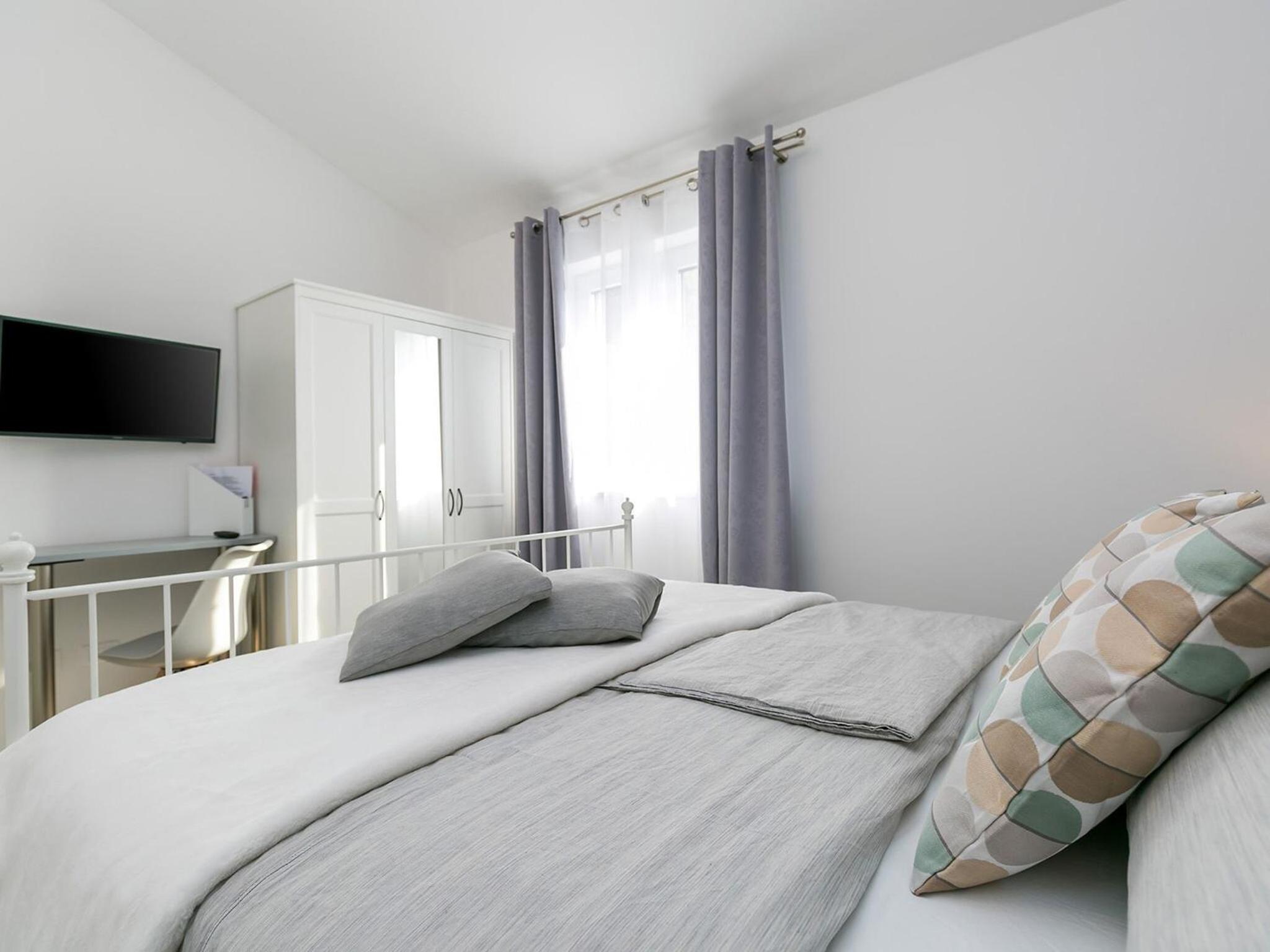 One-Bedroom Apartment photo 2
