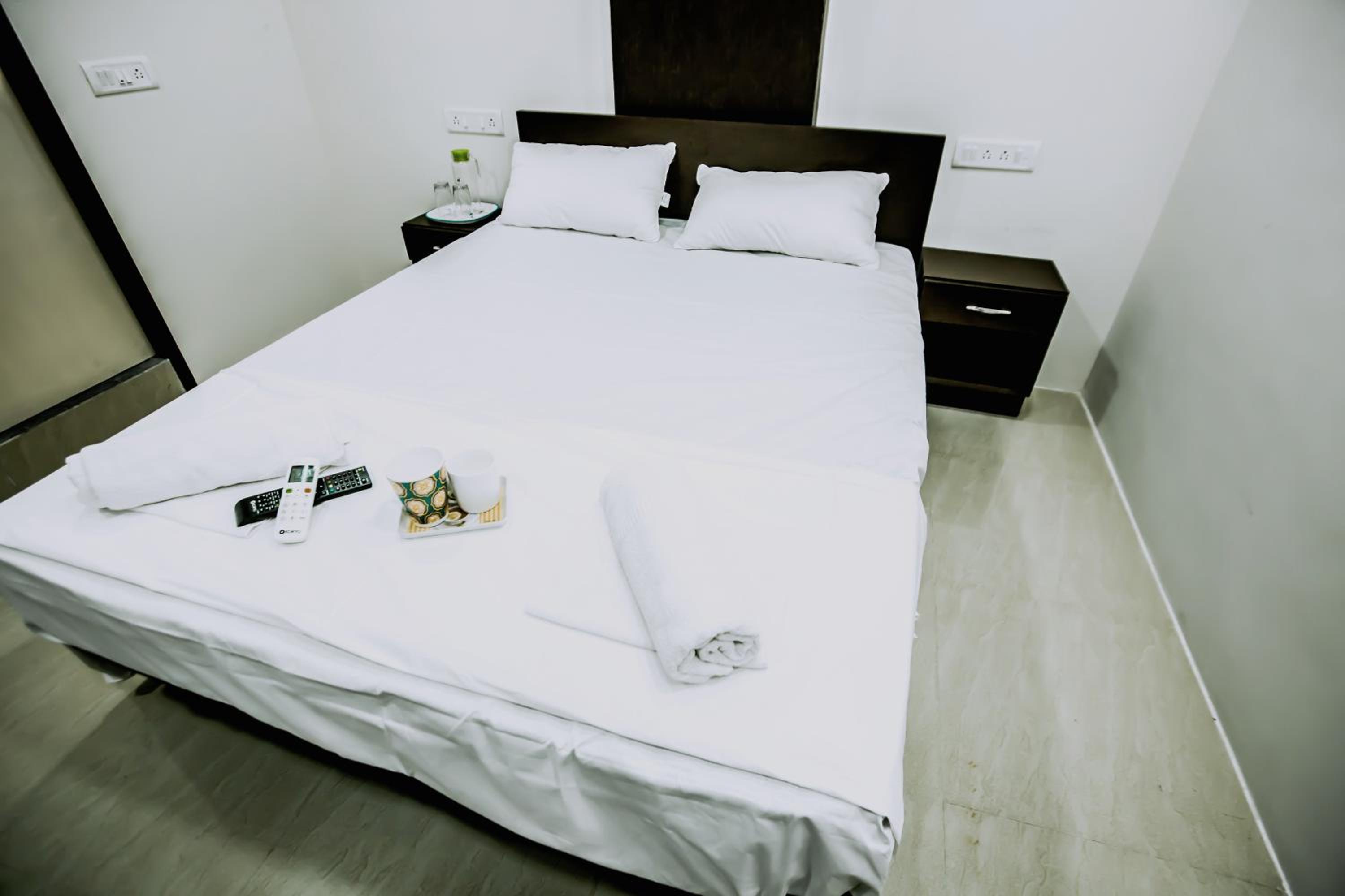Deluxe Double Room (2 Adults + 1 Child) photo 1