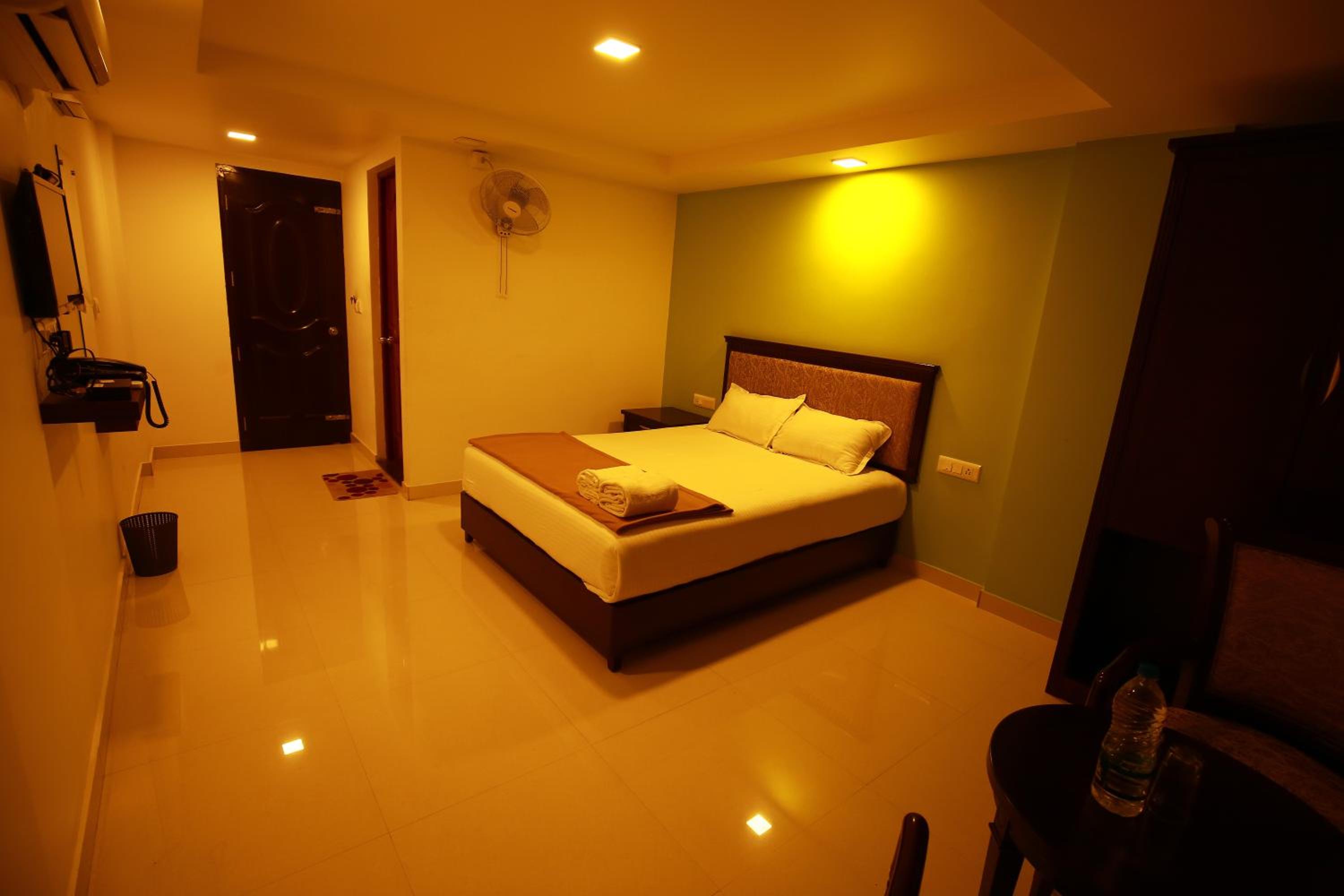 Deluxe Room - Photo 10