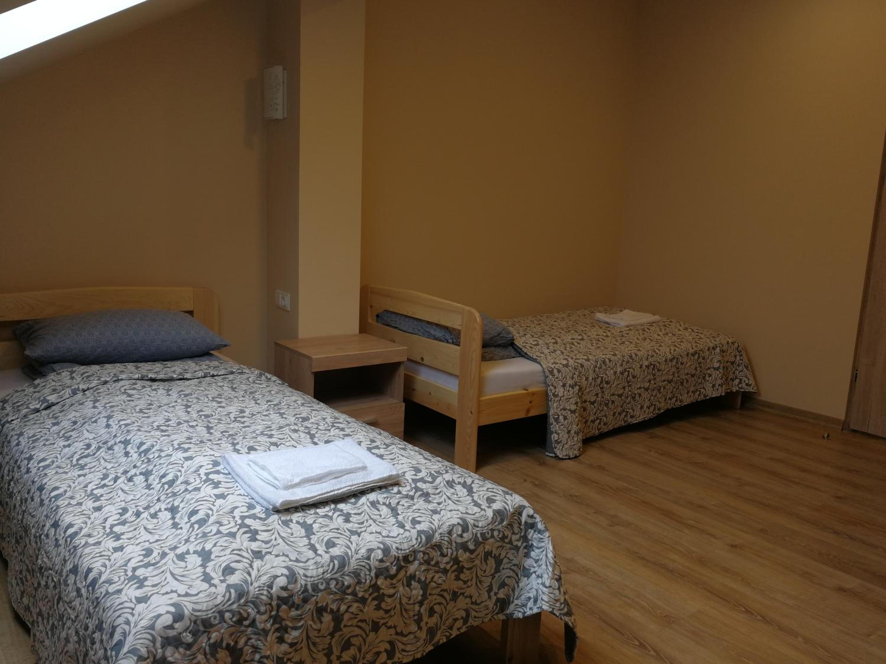 Standard Twin Room - Photo 4