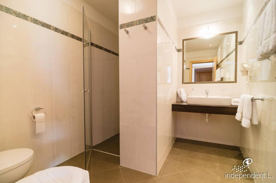 Double Room with Balcony - Photo 6