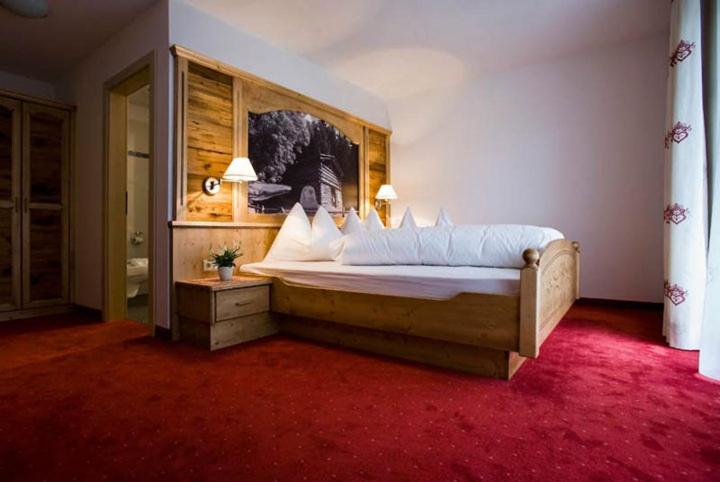 Double Room with Balcony - Photo 9