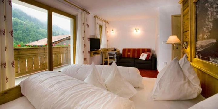 Double Room with Balcony - Photo 11