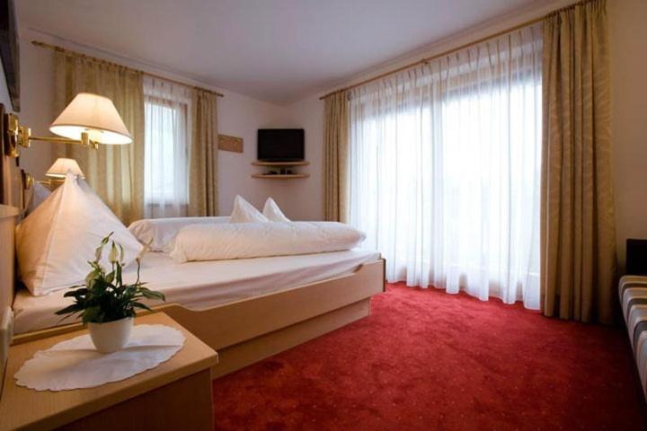 Double Room with Balcony - Photo 10