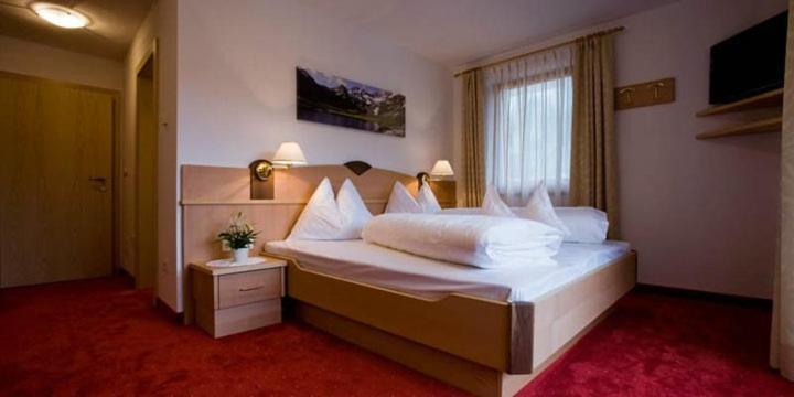 Double Room with Balcony - Photo 18