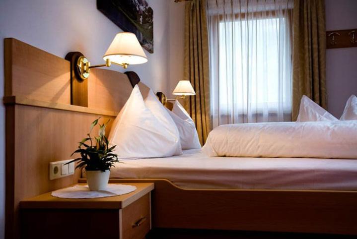Double Room with Balcony - Photo 8