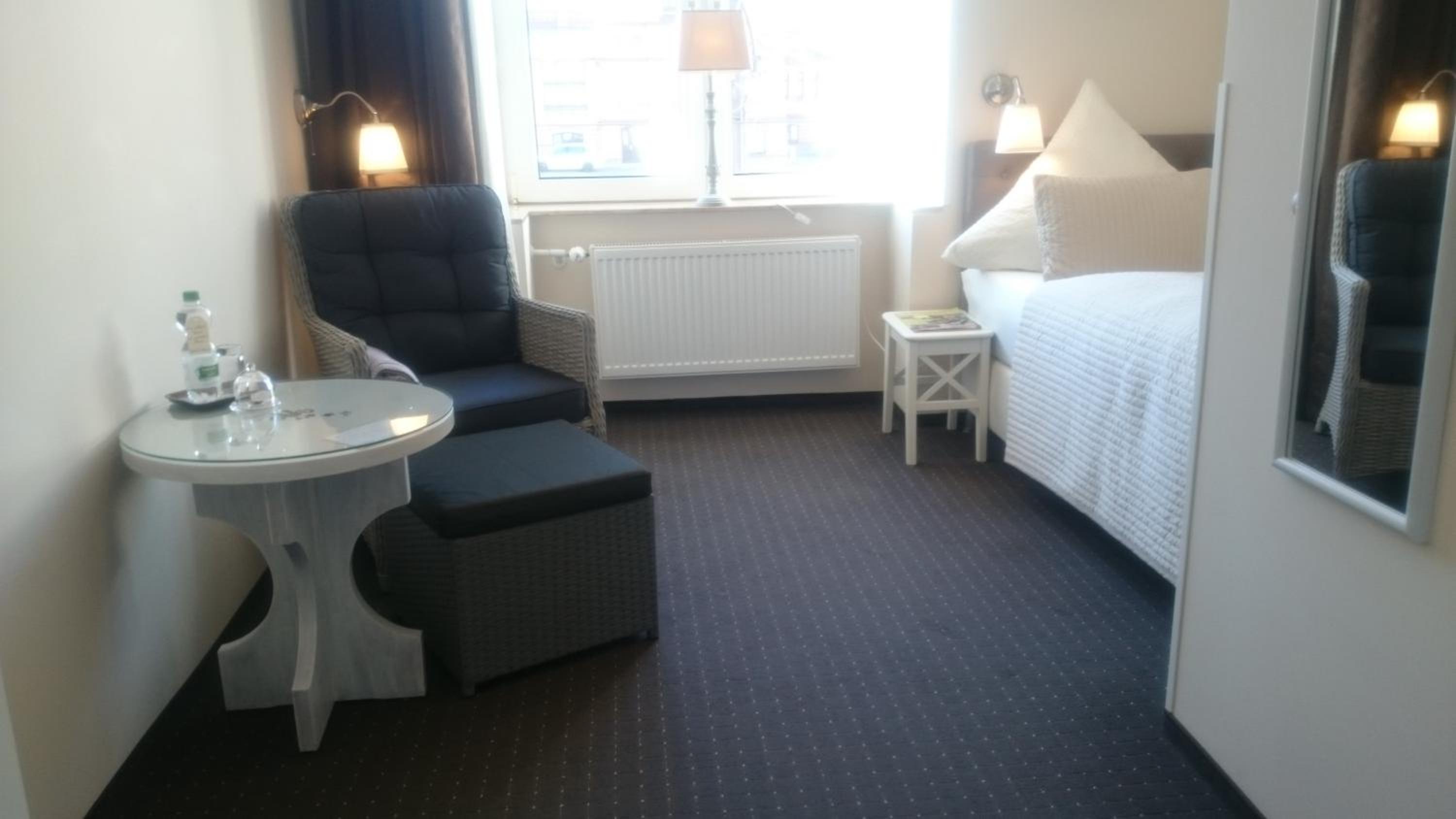 Single Room with Private Bathroom photo 2