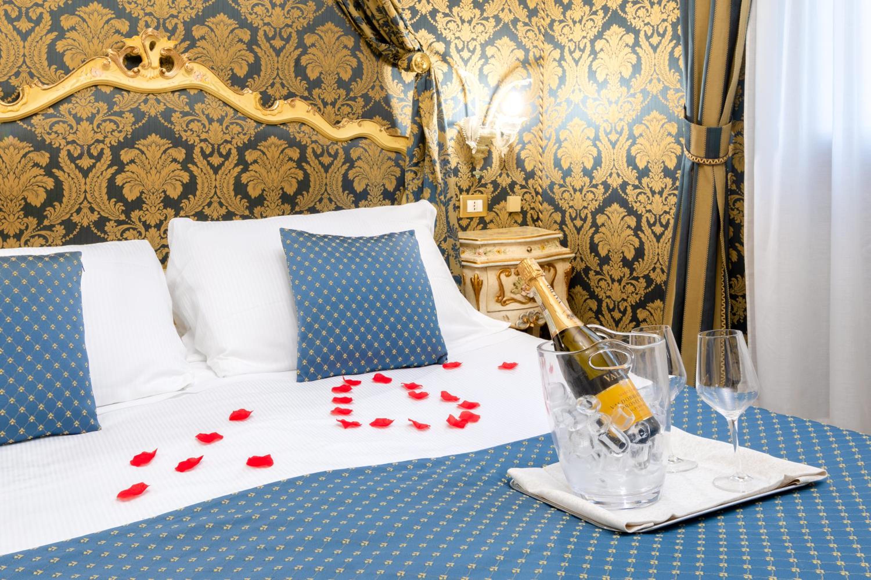 Superior Double or Twin Room photo 3