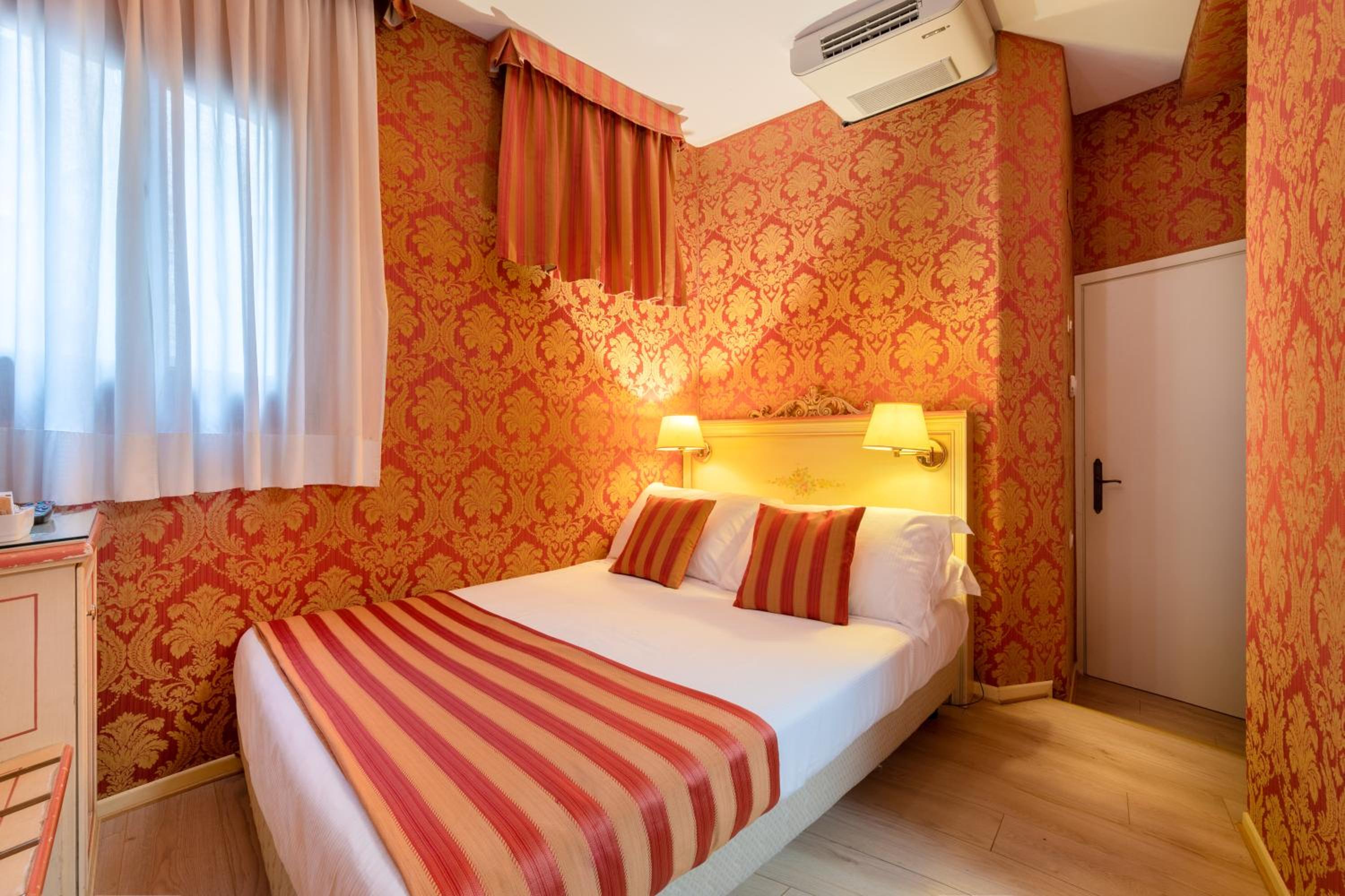 Economy Double Room photo 2