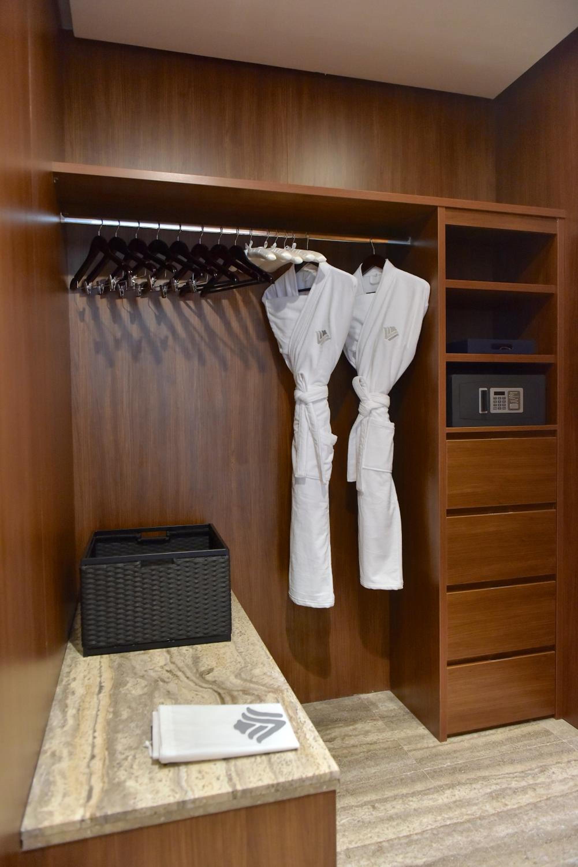 Superior King Room - Non Smoking photo 2