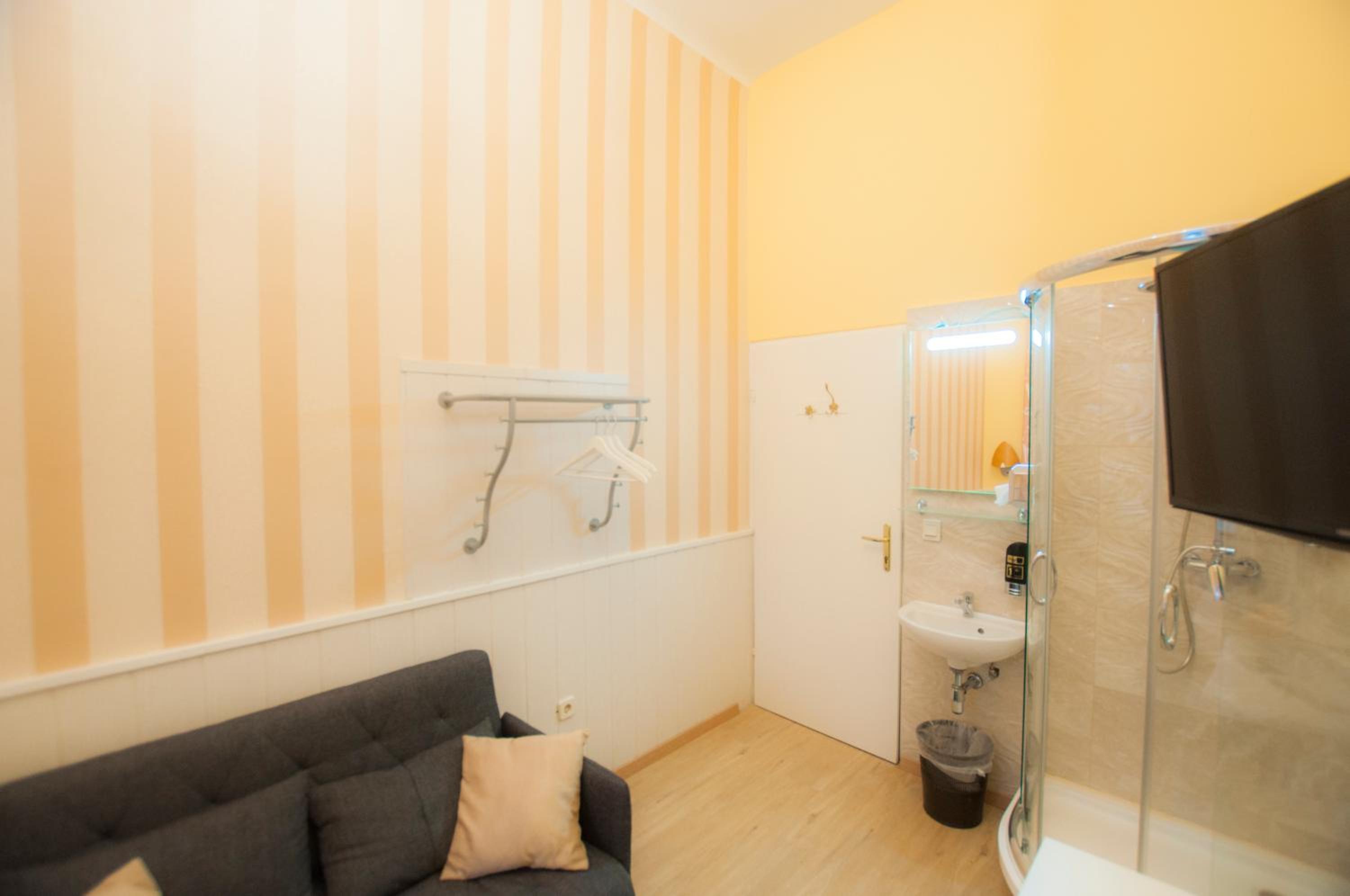 Twin Room With Shared Toilet