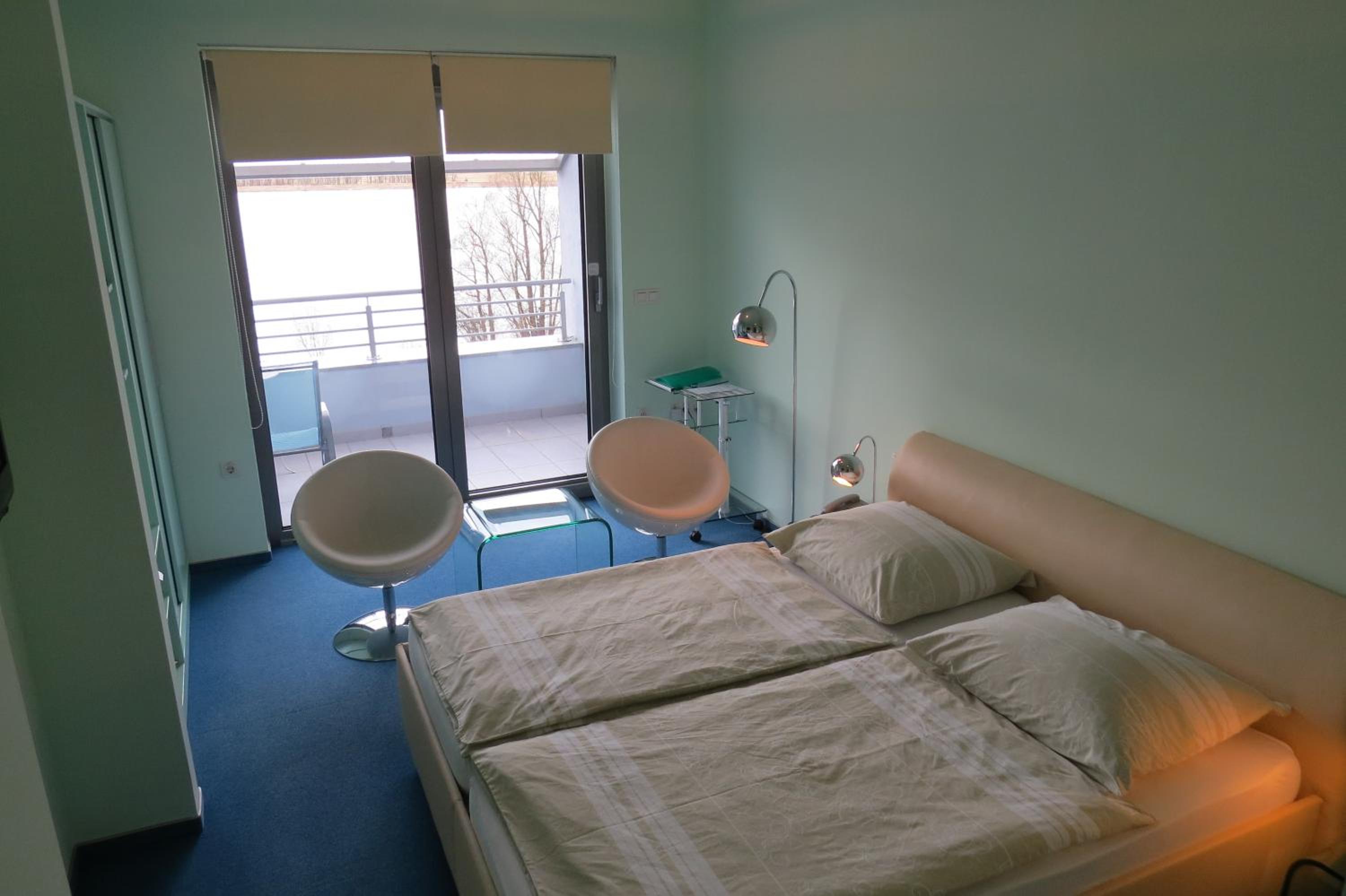 Double Room with Balcony - Photo 4