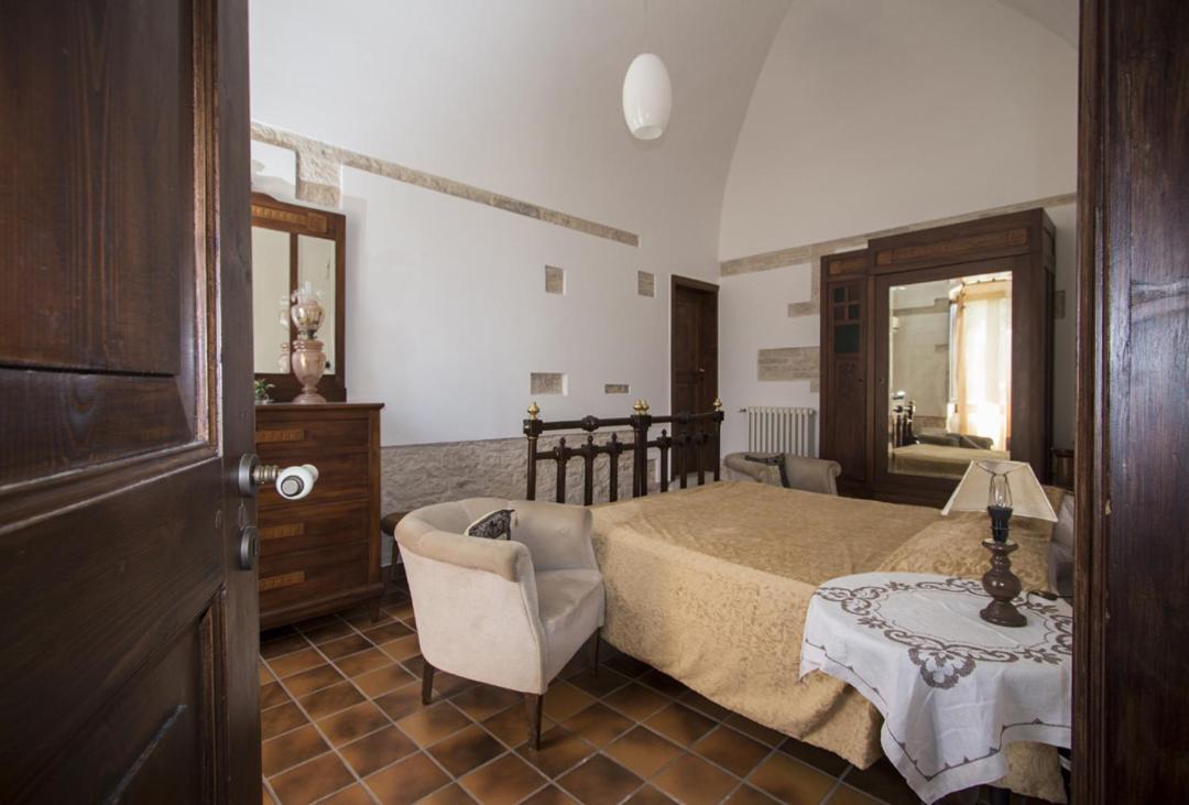 Queen Room photo 1