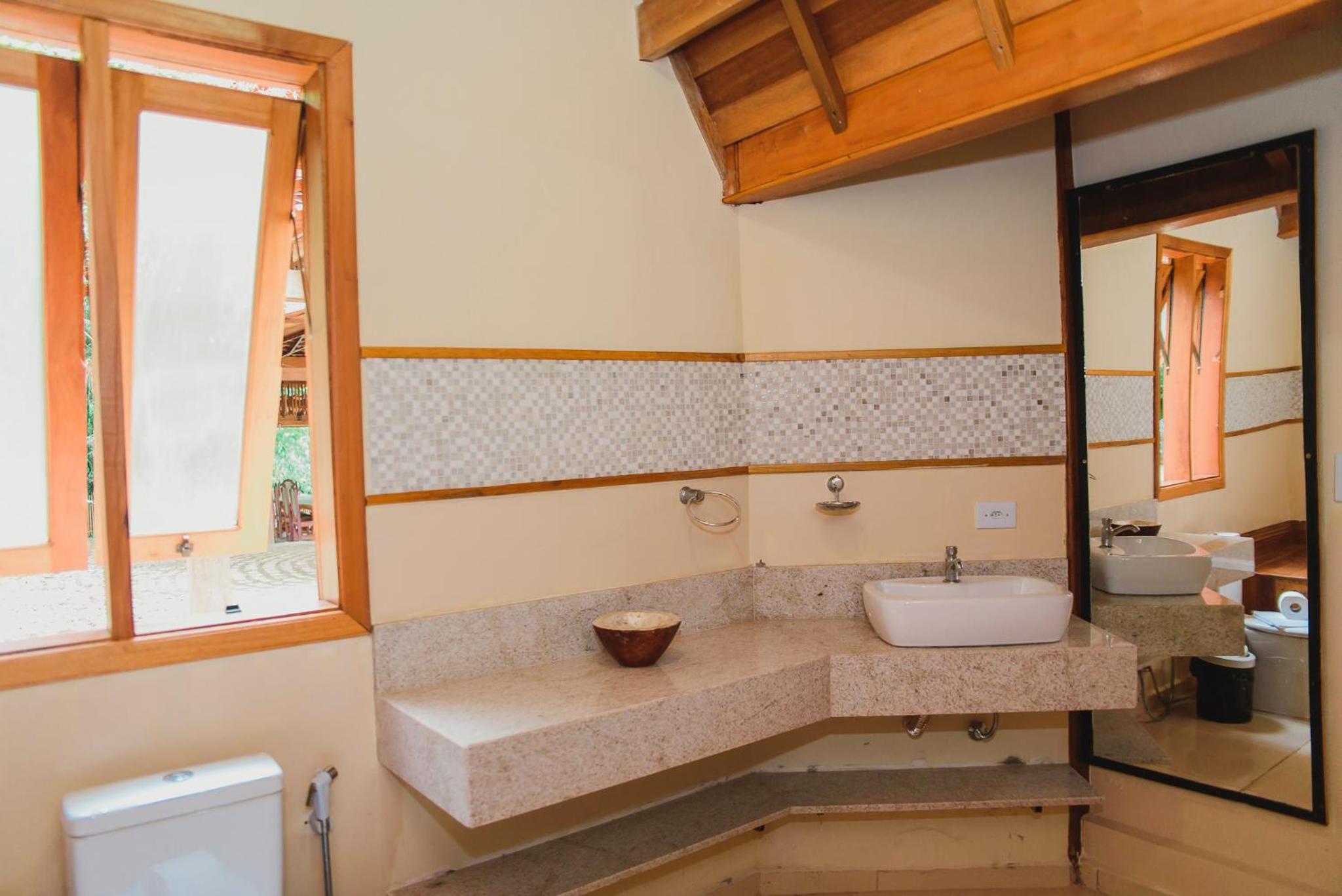 Queen Suite with Spa Bath photo 3