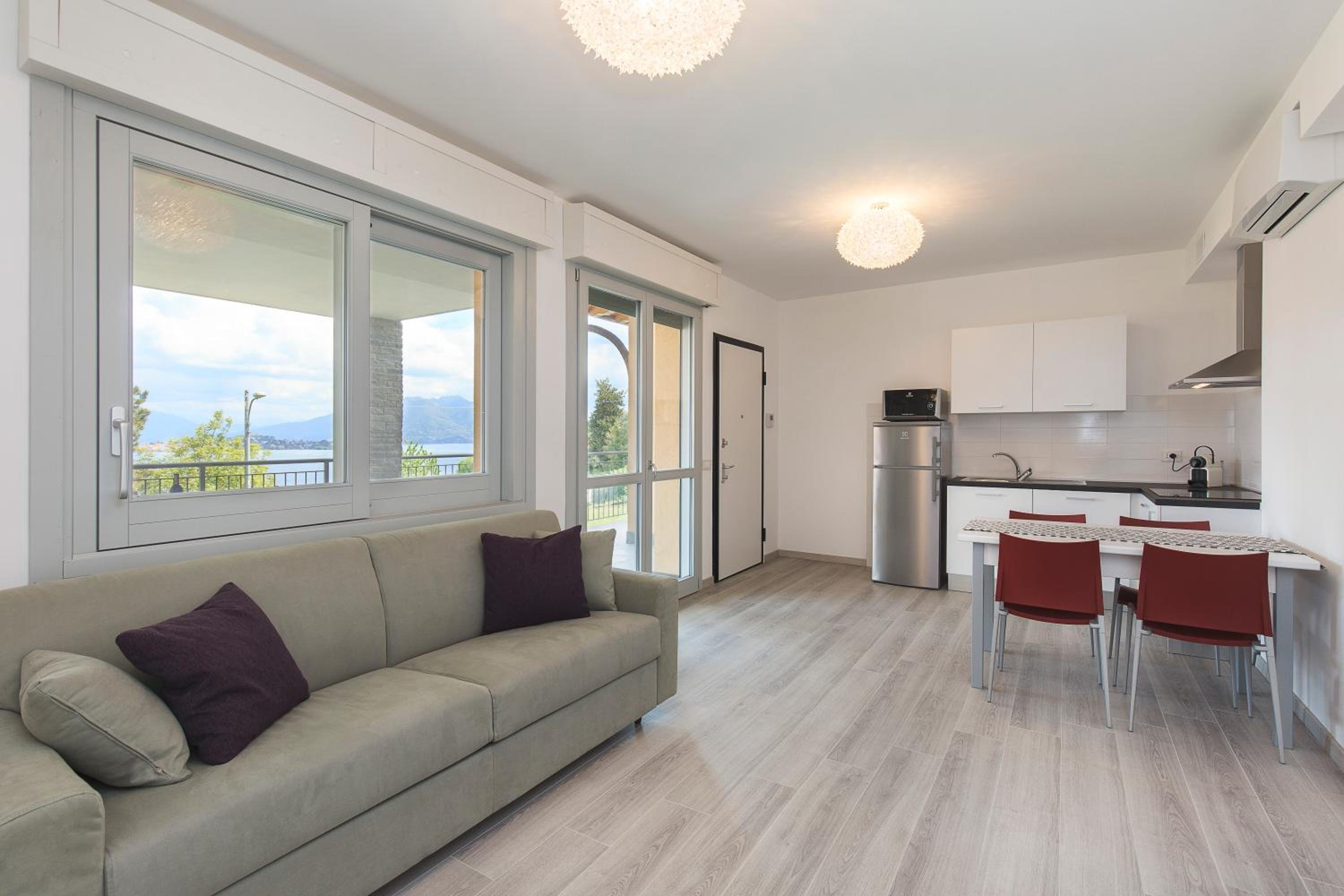 Apartment with Lake View