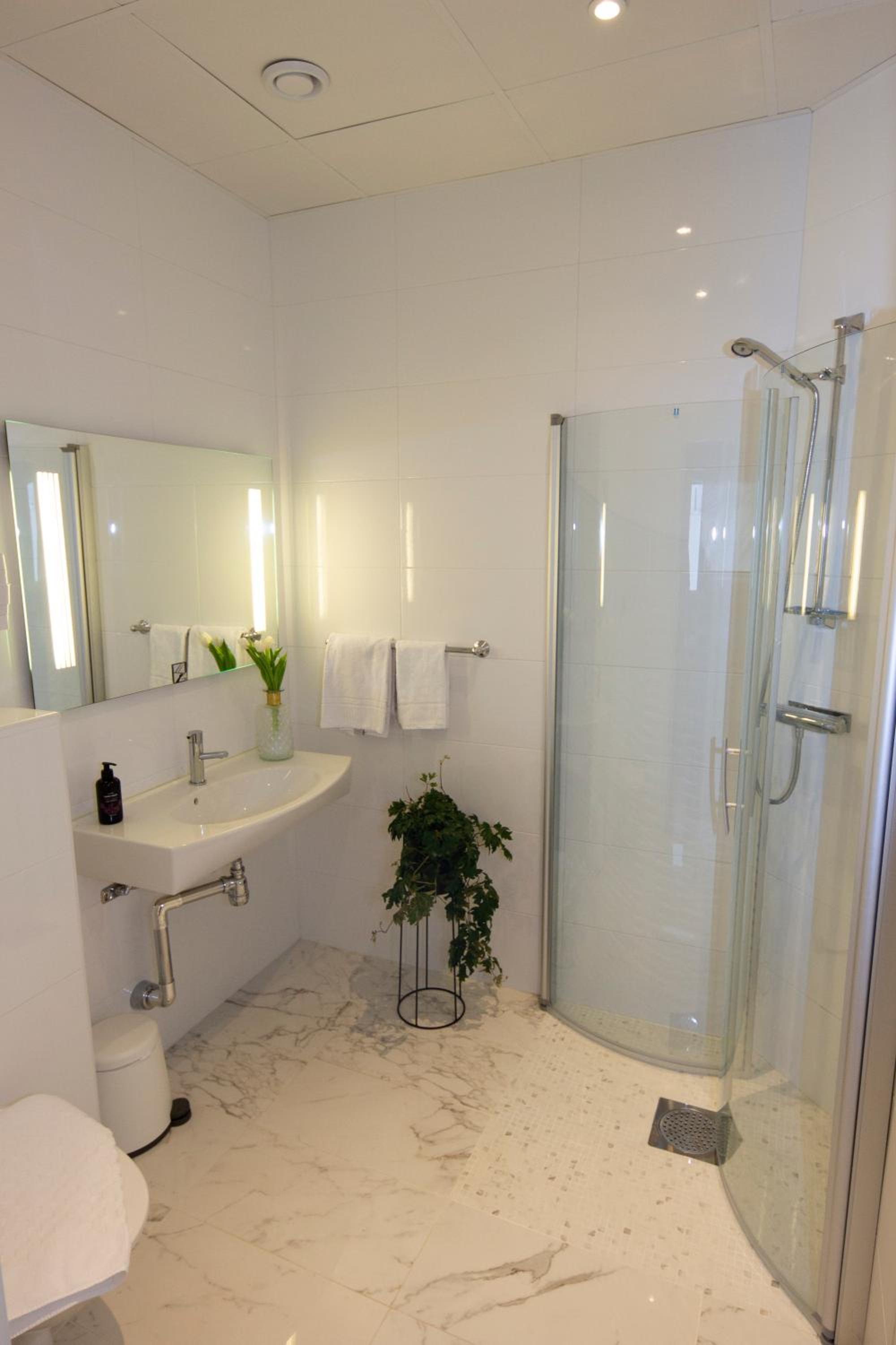 Double Room - Photo 13