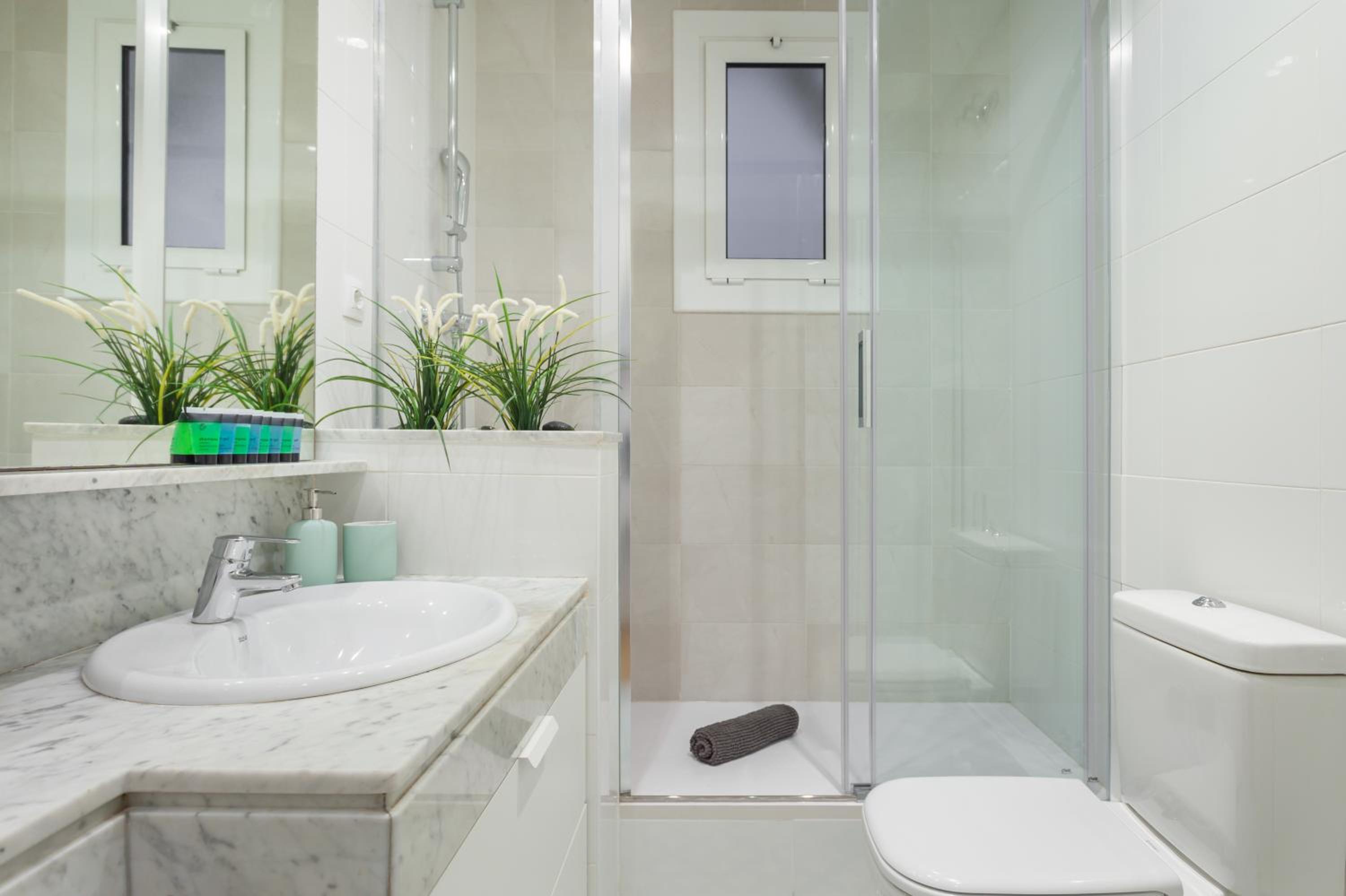 Three-Bedroom Apartment - Calle Sepulveda, 45-47 photo 3