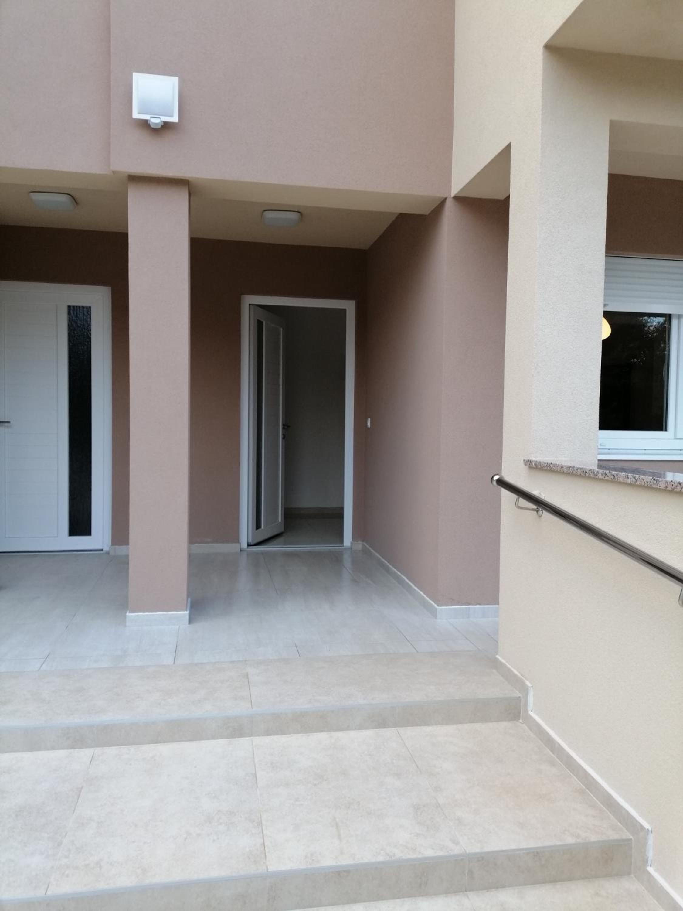 Four-Bedroom House photo 3