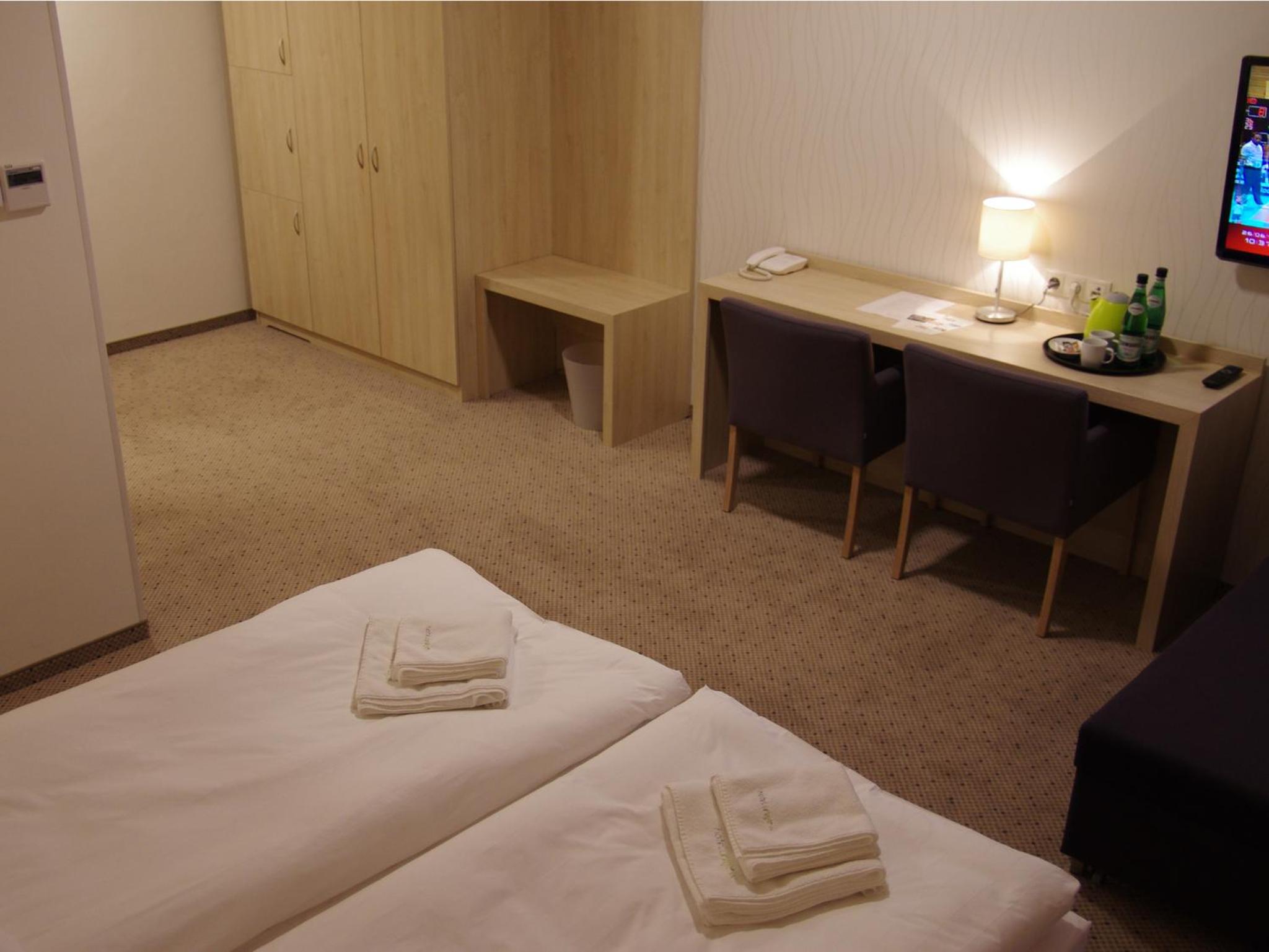 Double or Twin Room - Photo 6