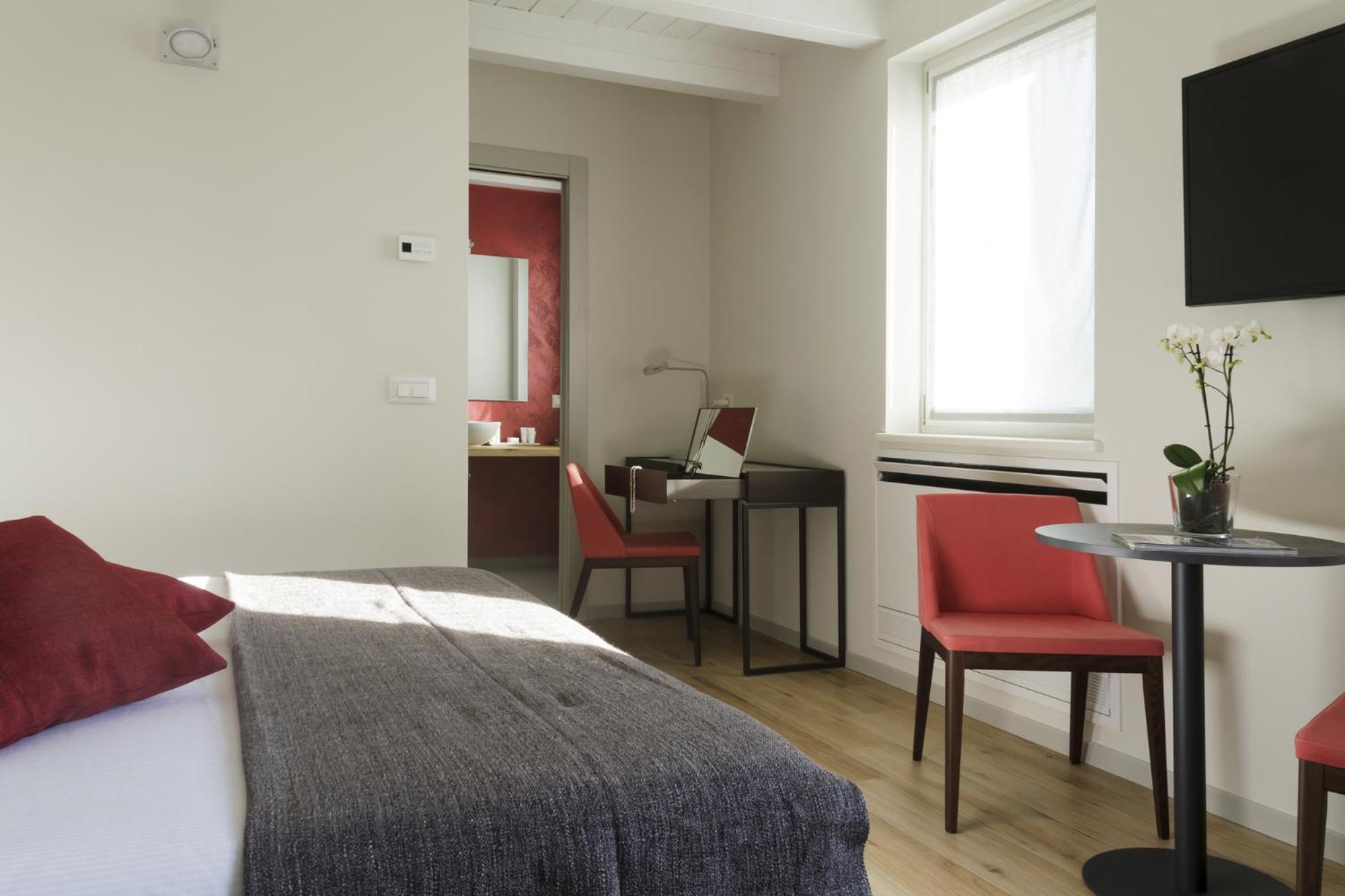 Deluxe Room - Photo 9