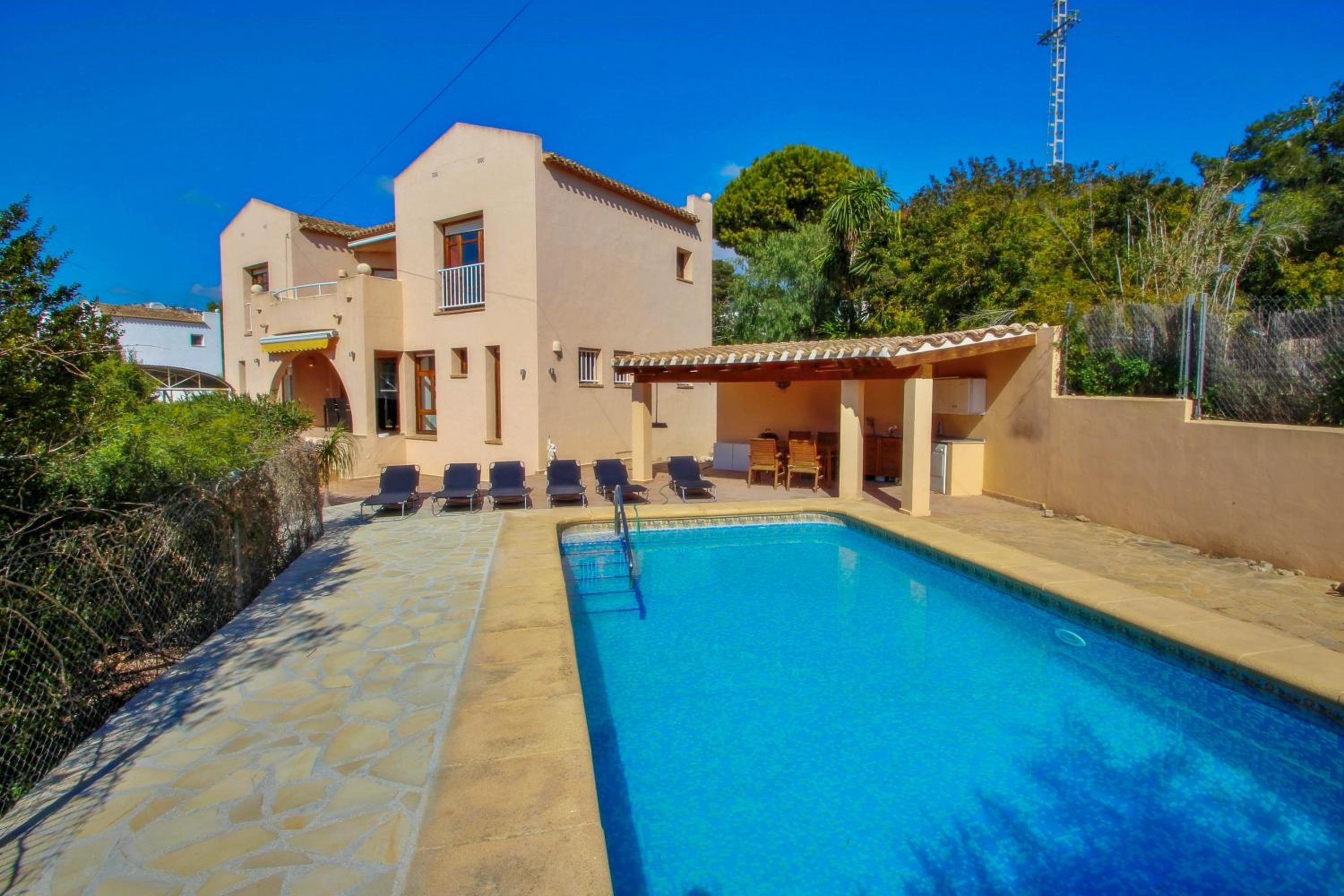 Three-Bedroom Villa photo 2