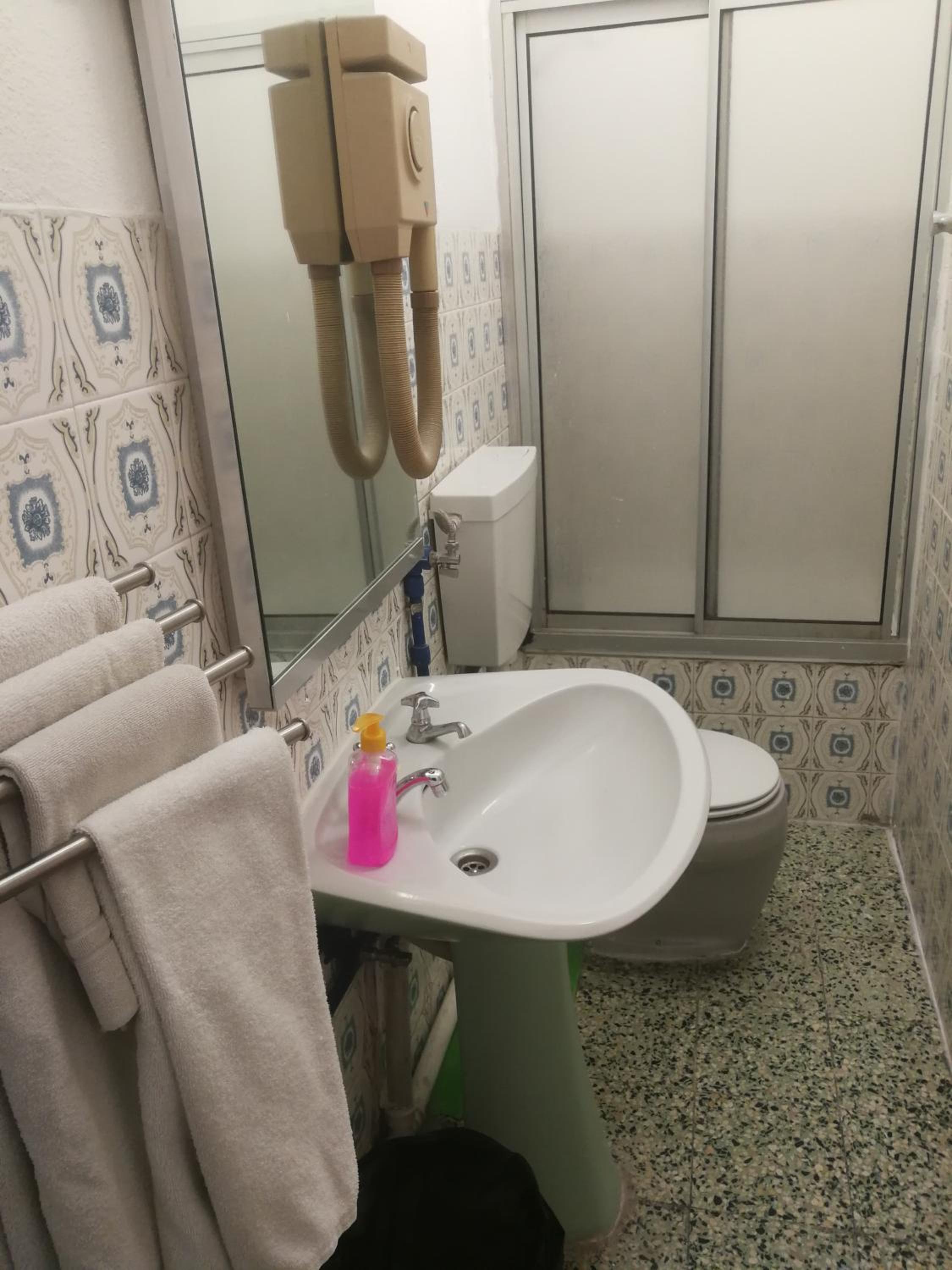 Double or Twin Room with Private Bathroom photo 3