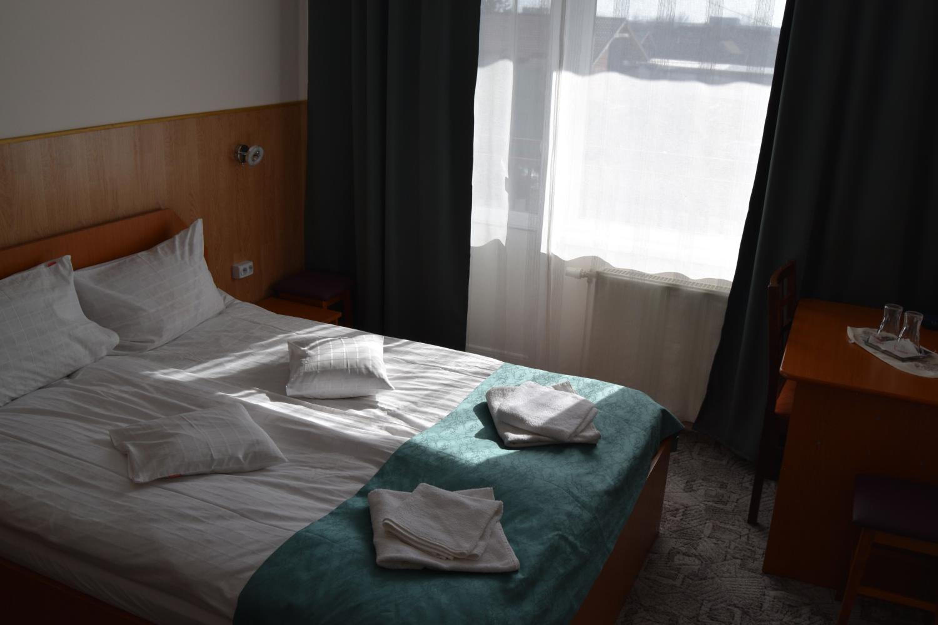 Double or Twin Room photo 3