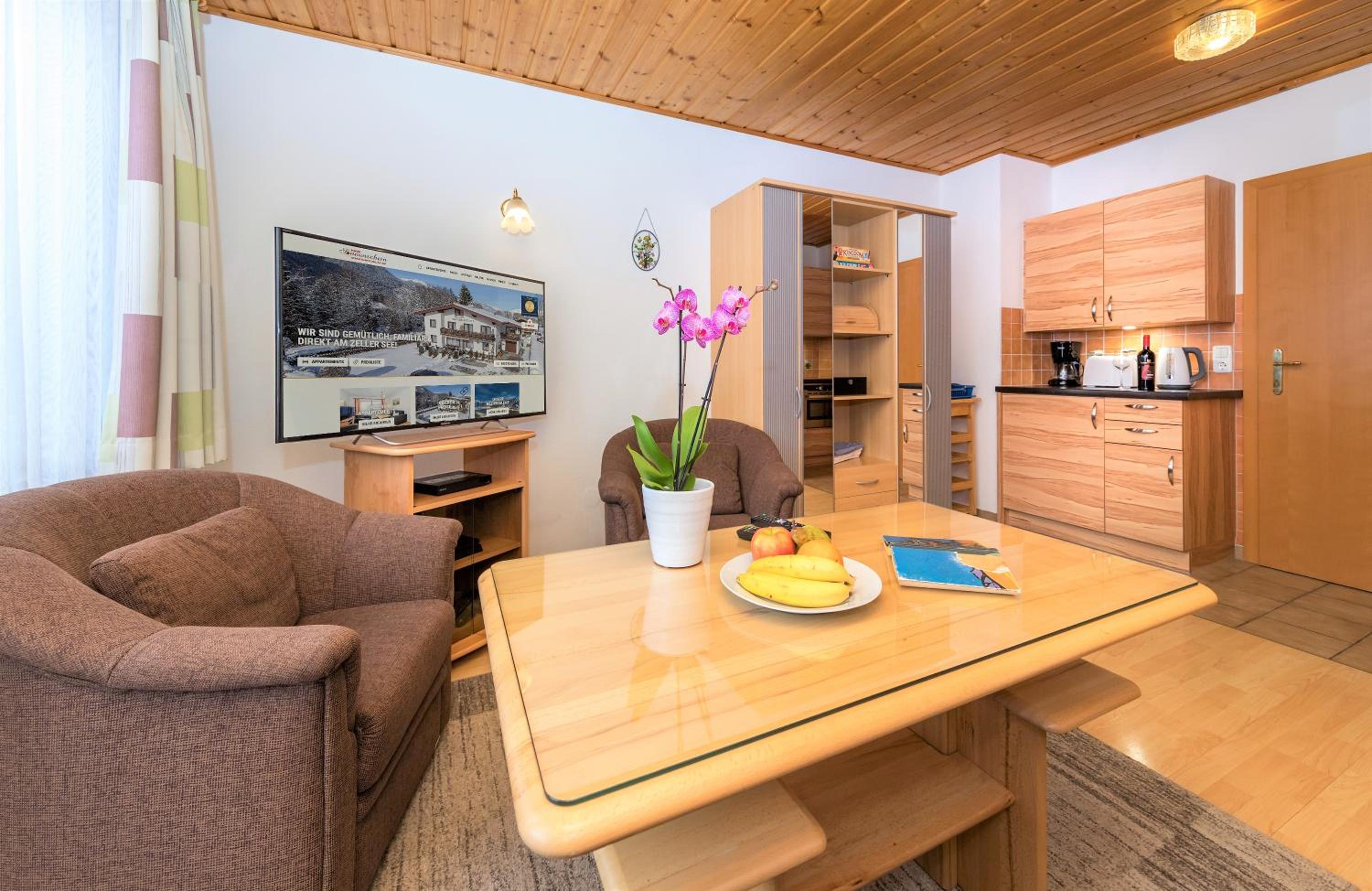 One-Bedroom Apartment with Balcony (2-3 People) photo 2