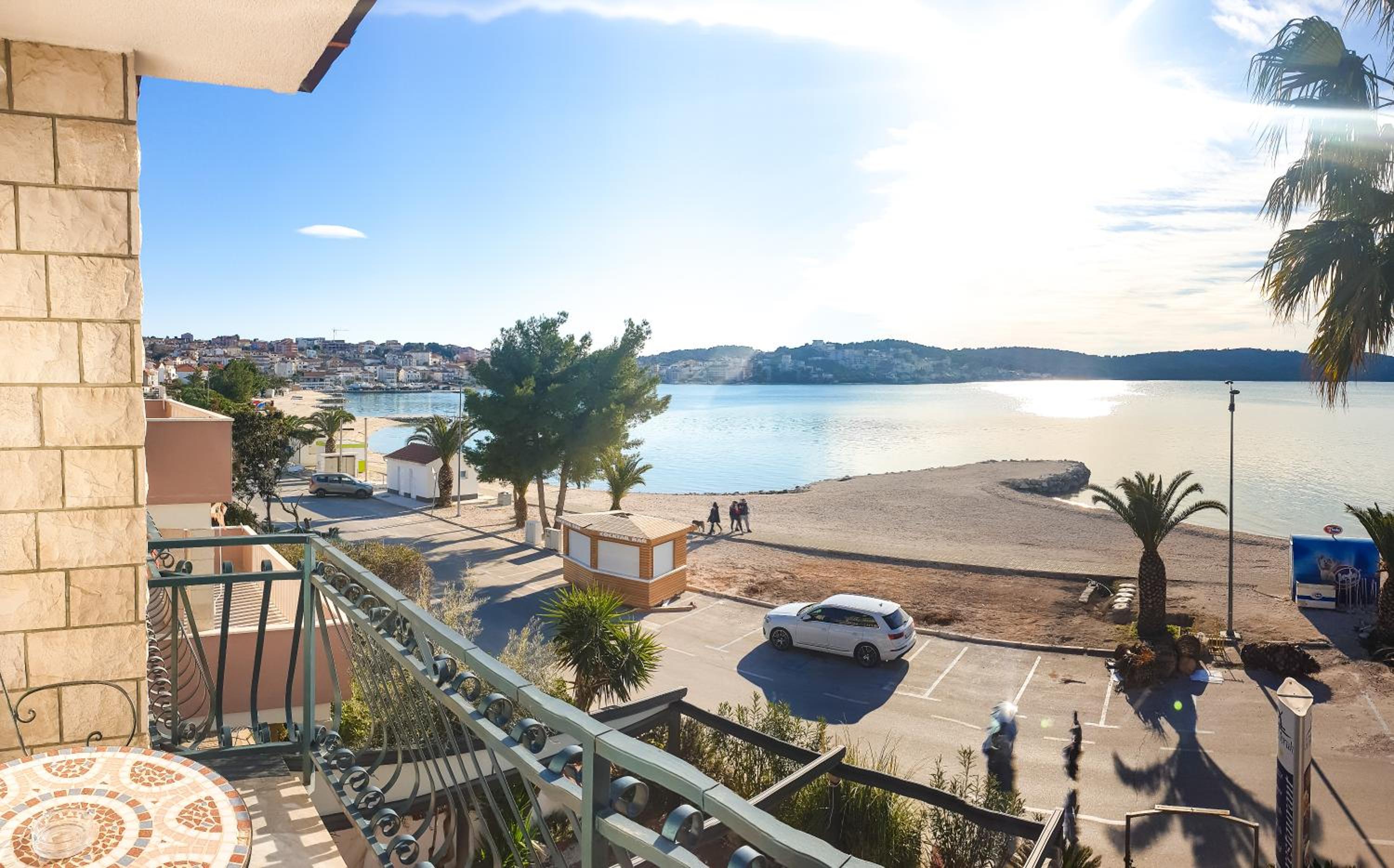 Double Room with Balcony and Sea View - Photo 3