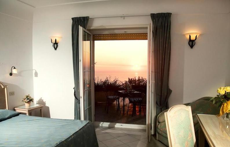 Double Room with Sea View - Photo 2