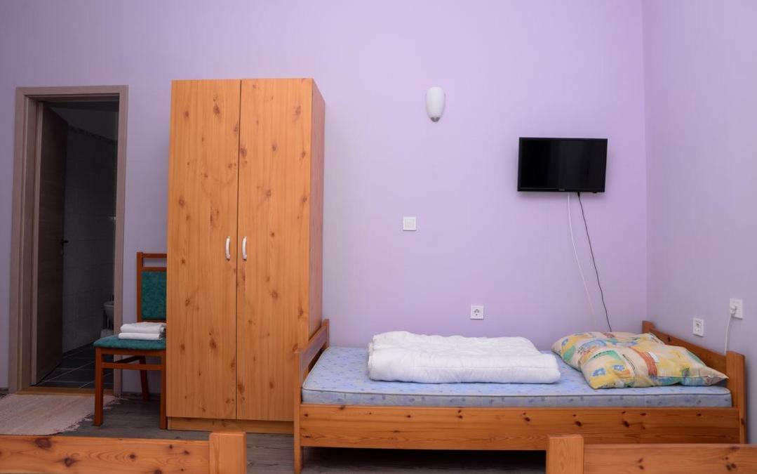 Comfort Triple Room with Shower - Photo 7
