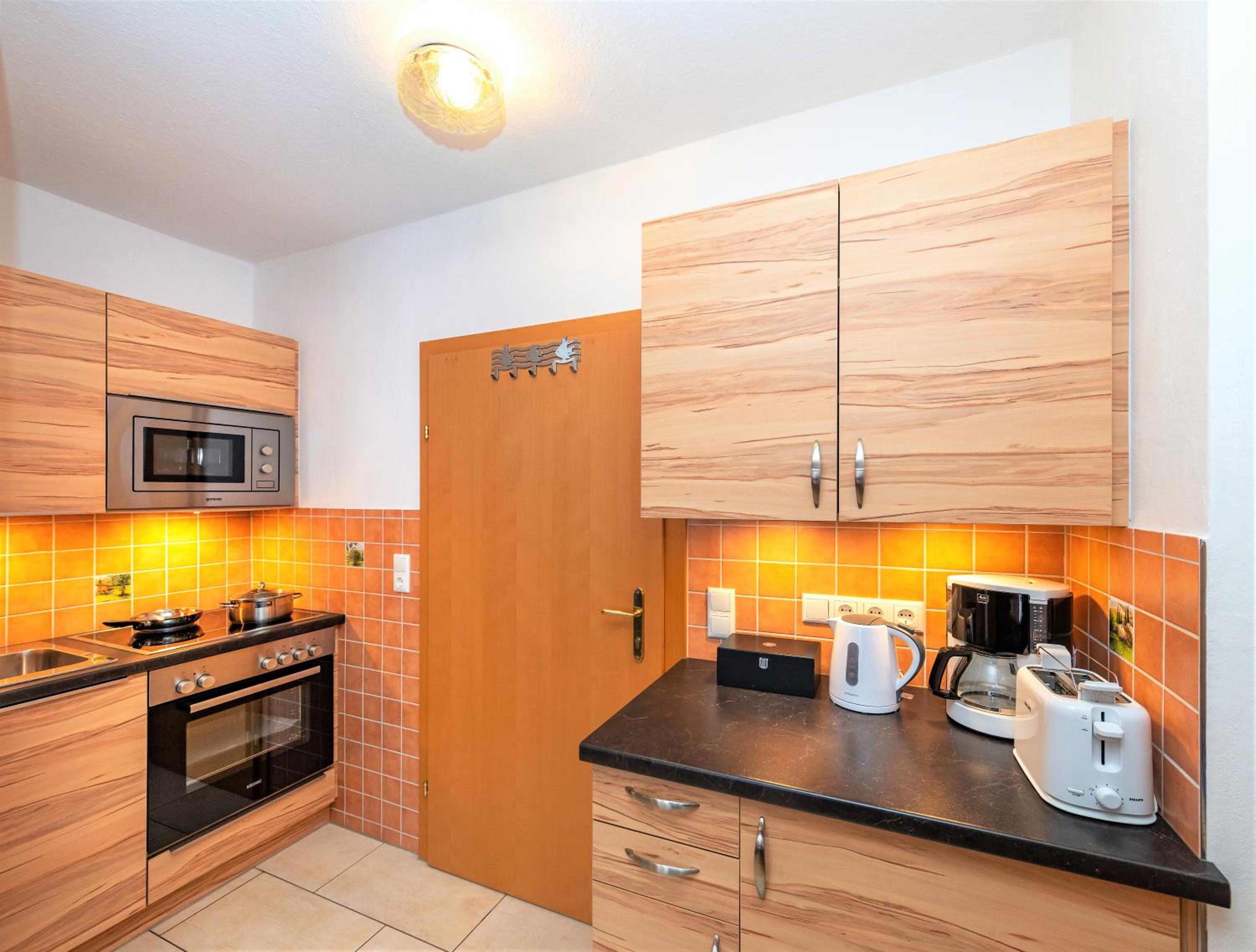 One-Bedroom Apartment with Balcony (2-4 People) photo 3