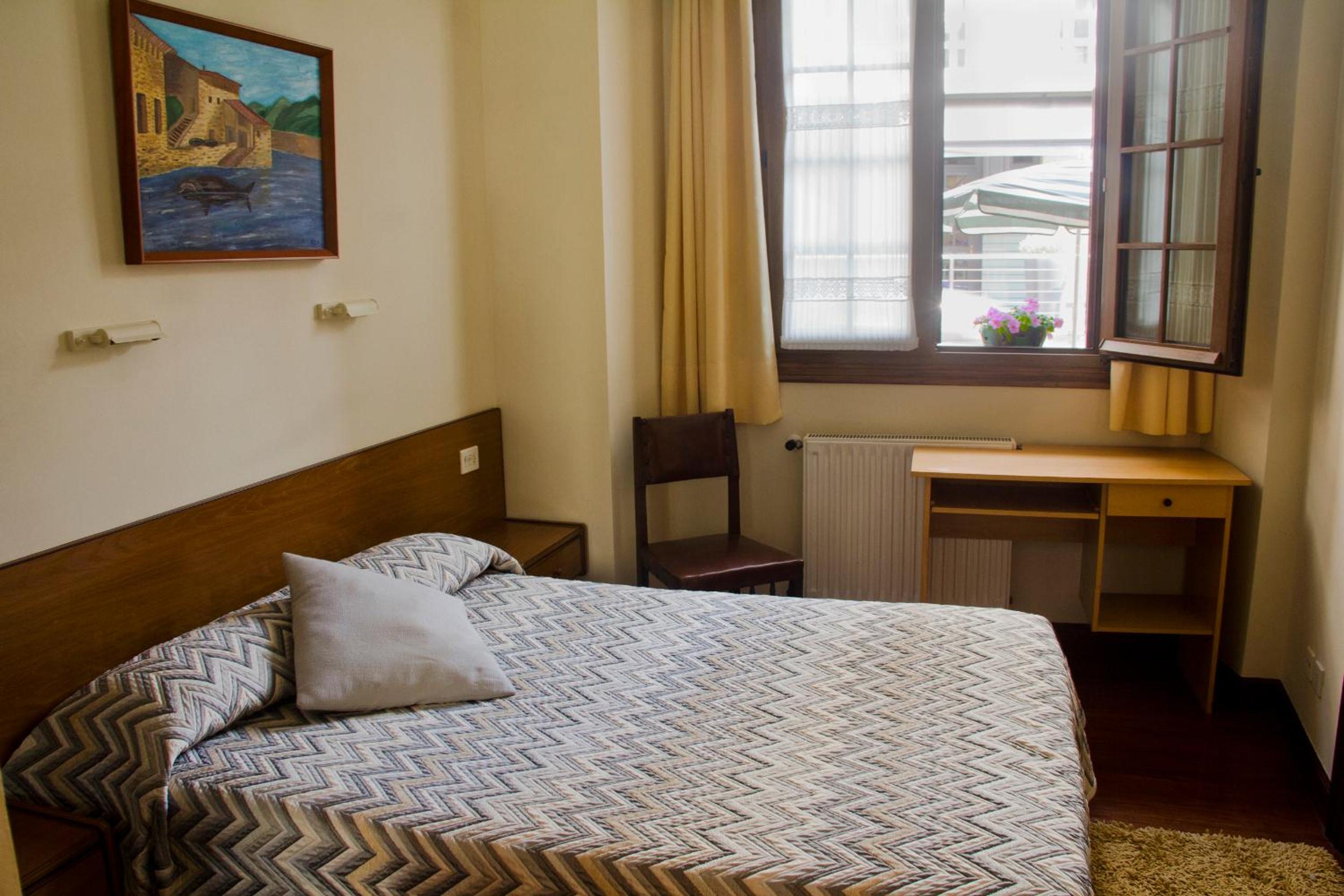 Double or Twin Room - Photo 7
