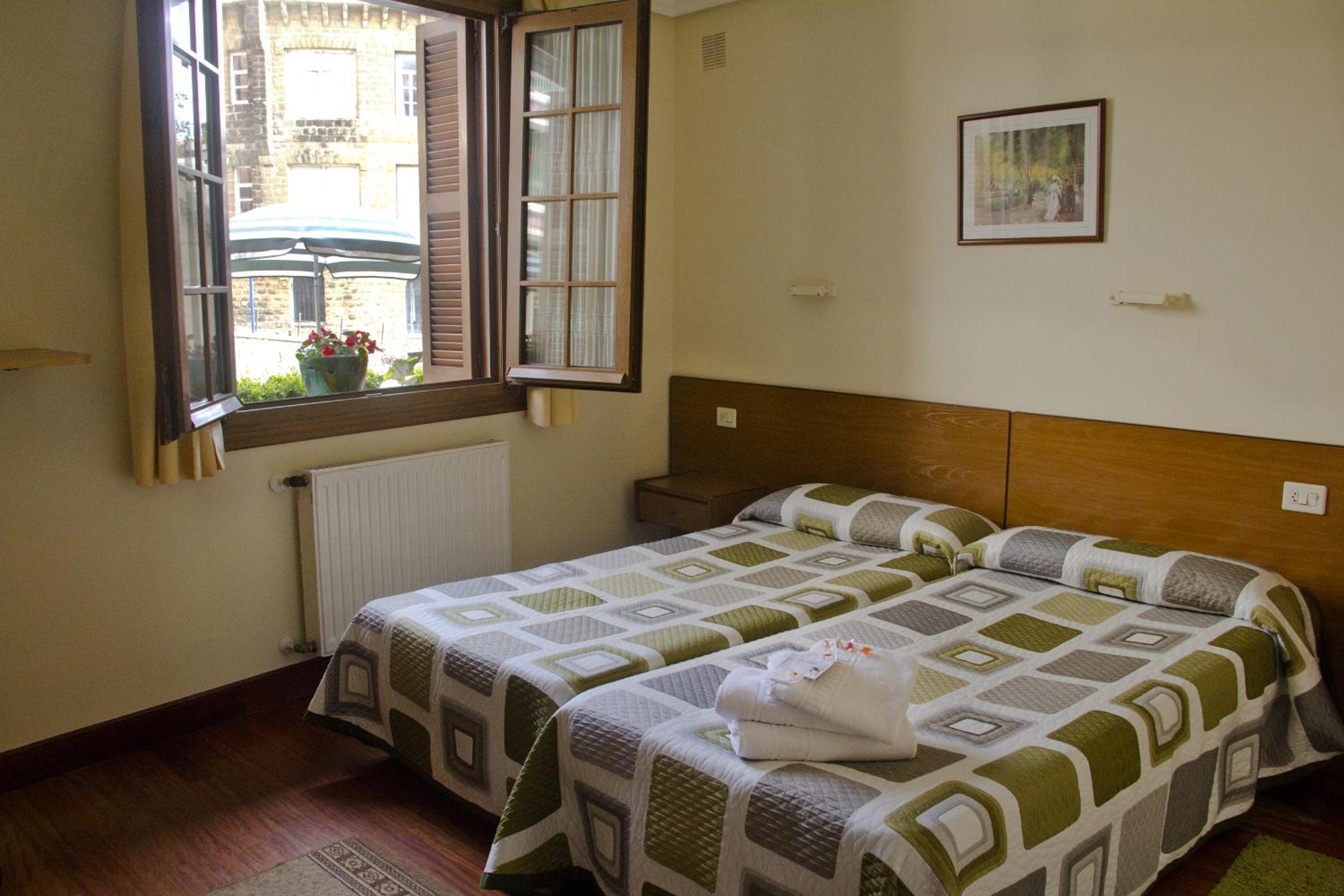 Twin Room - Photo 2