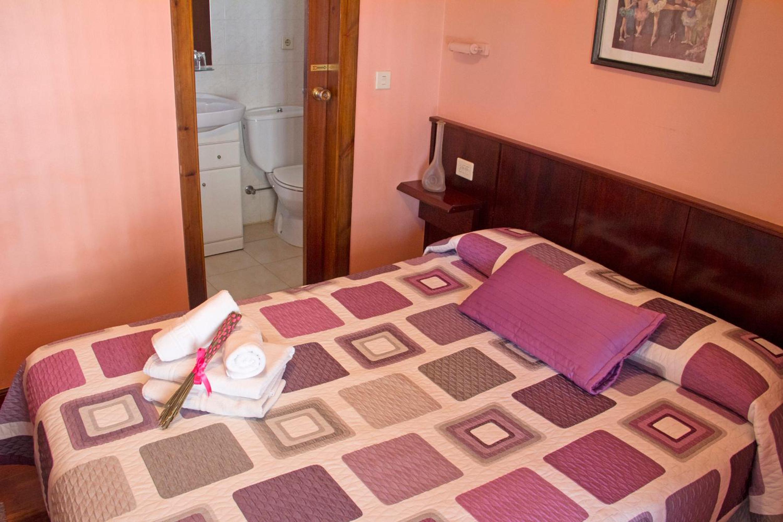Double or Twin Room - Photo 8
