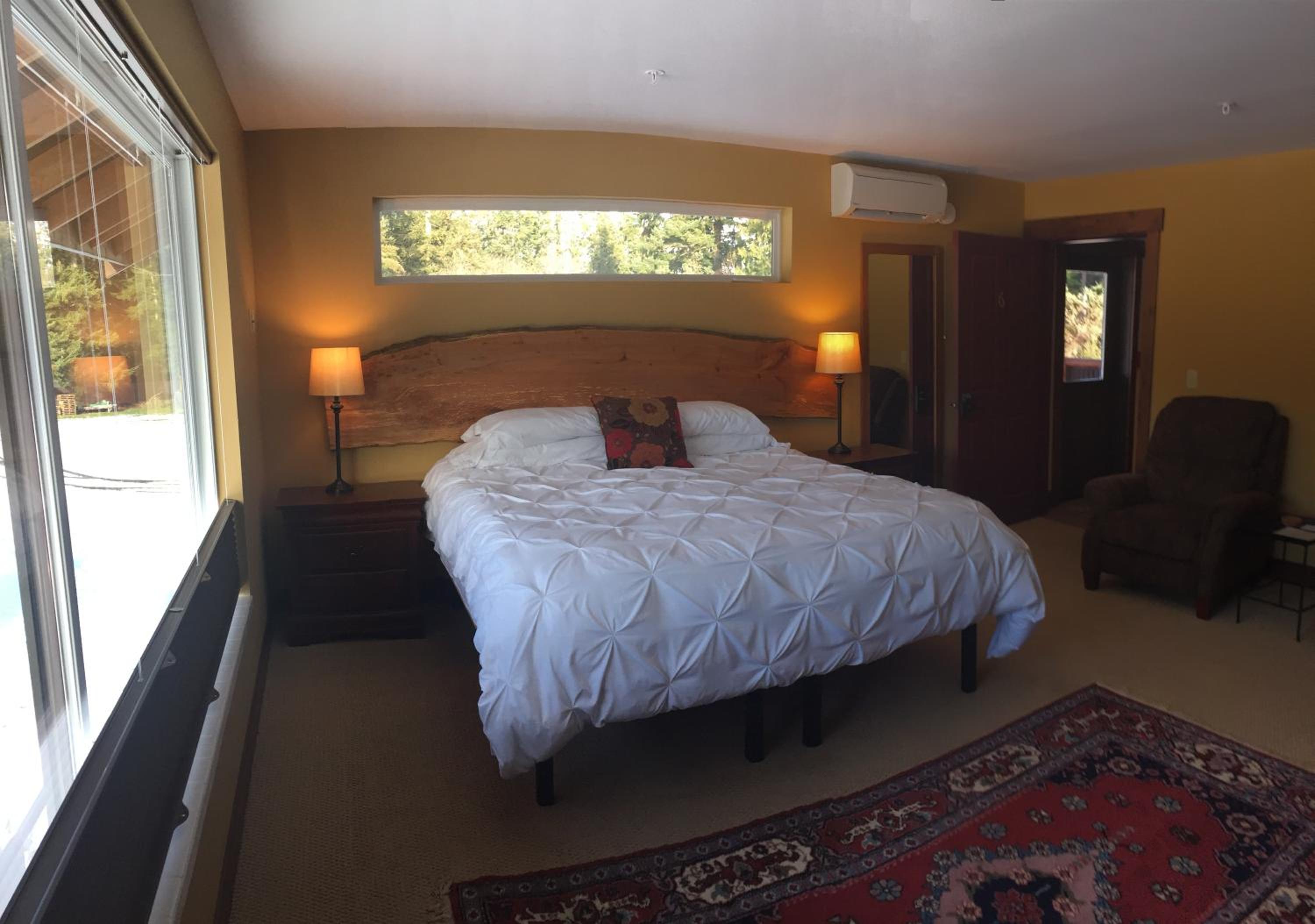Deluxe King Room photo 1