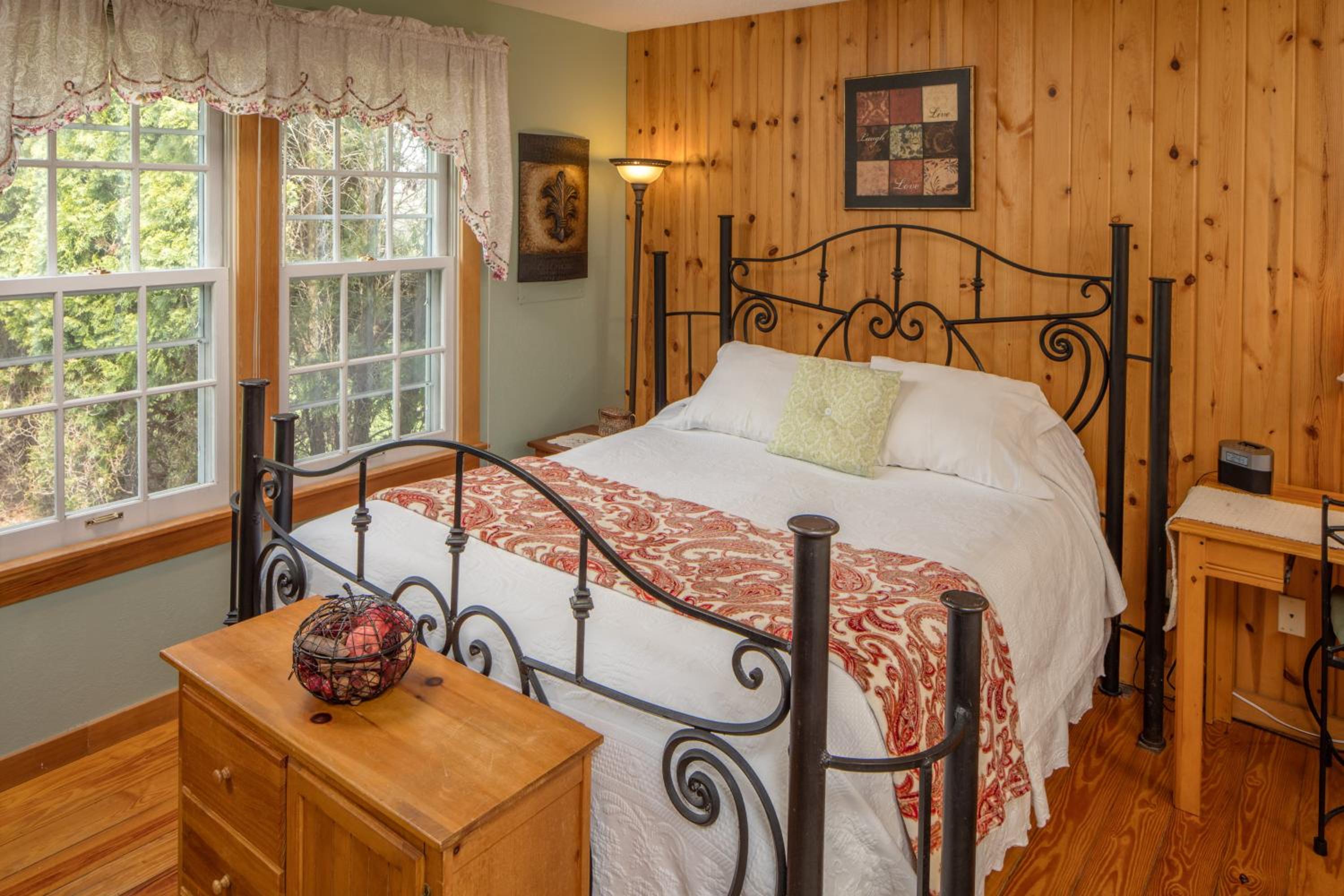 Deluxe Room - Pet Friendly