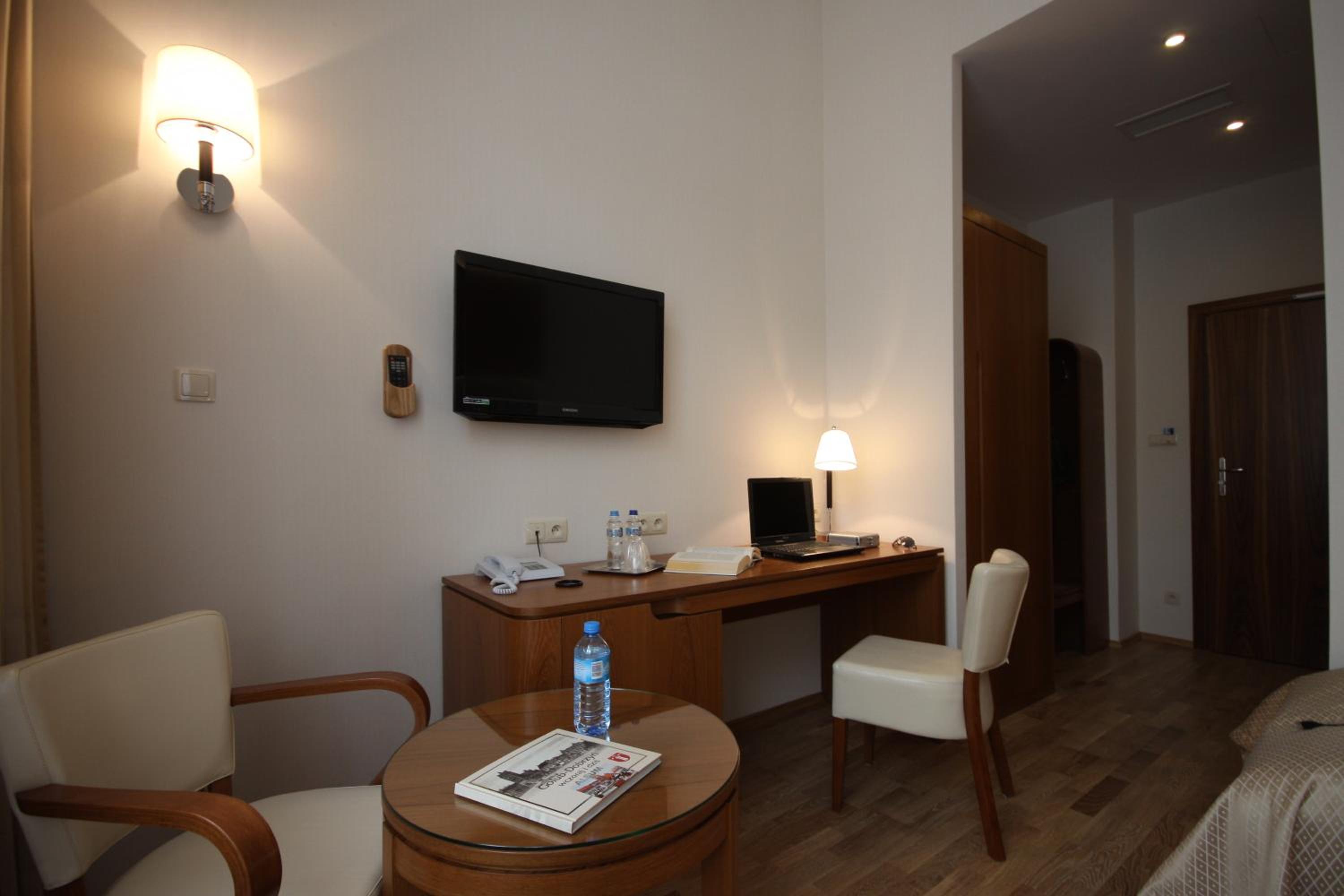 Standard Twin Room - Photo 5