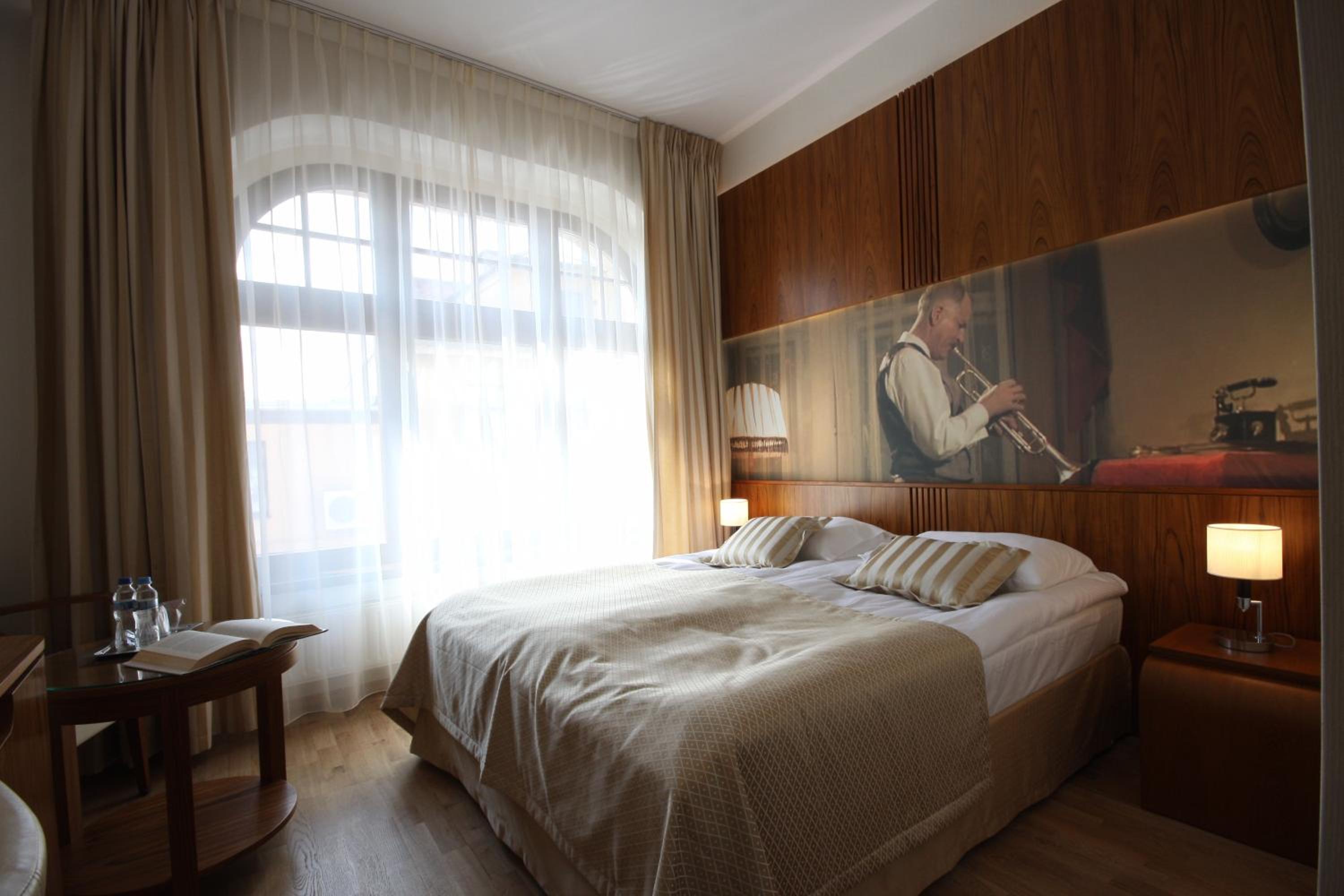 Standard King Room - Photo 2