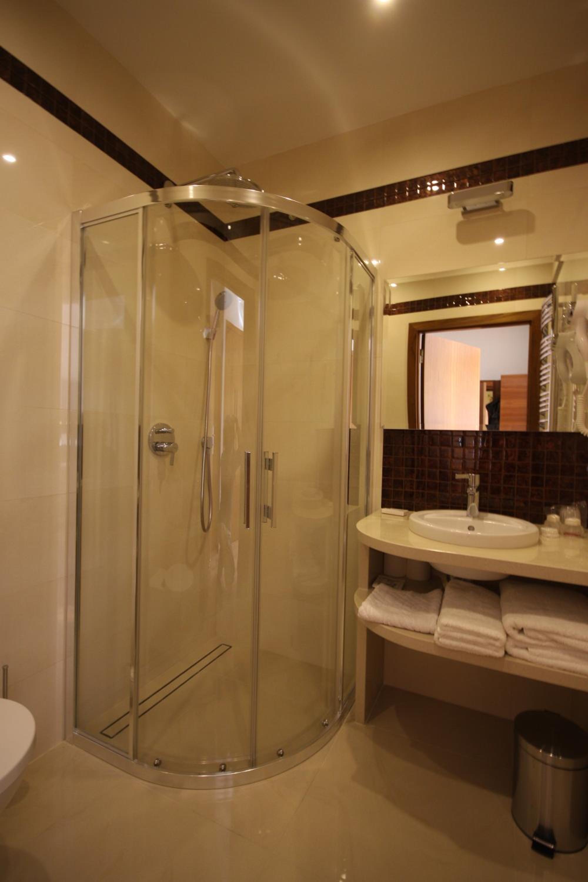 Standard Twin Room - Photo 6