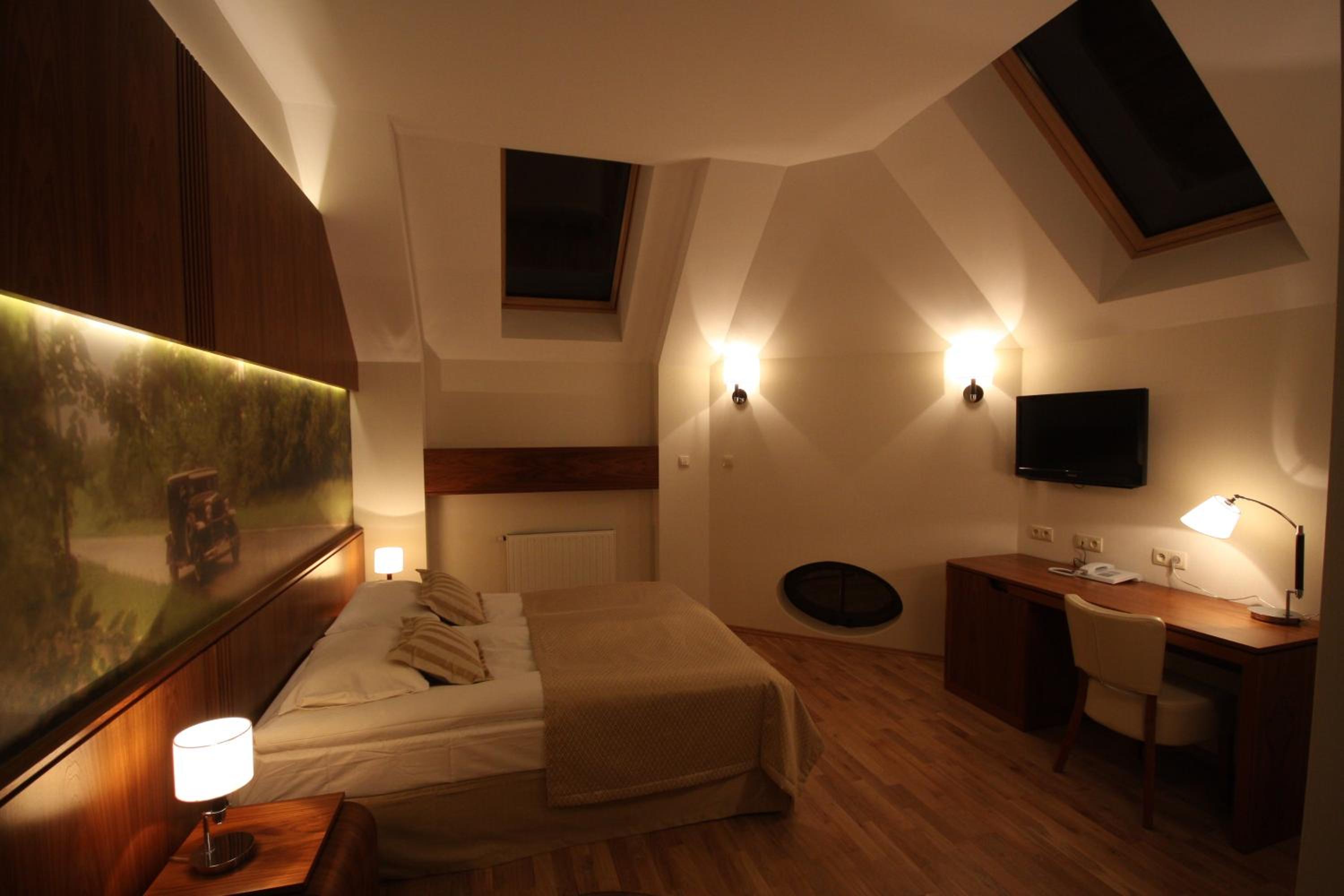 Standard King Room - Photo 6