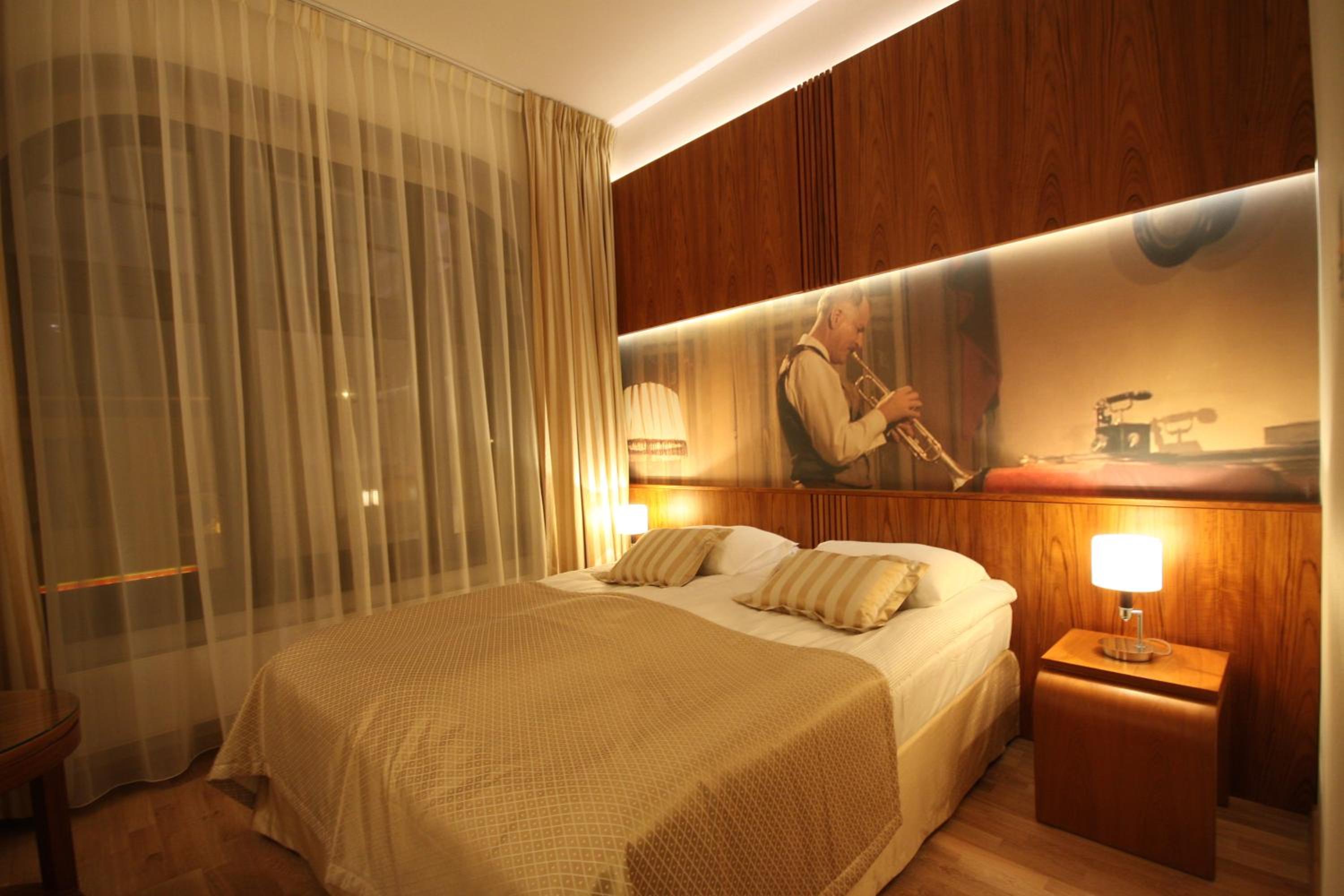 Standard King Room - Photo 4