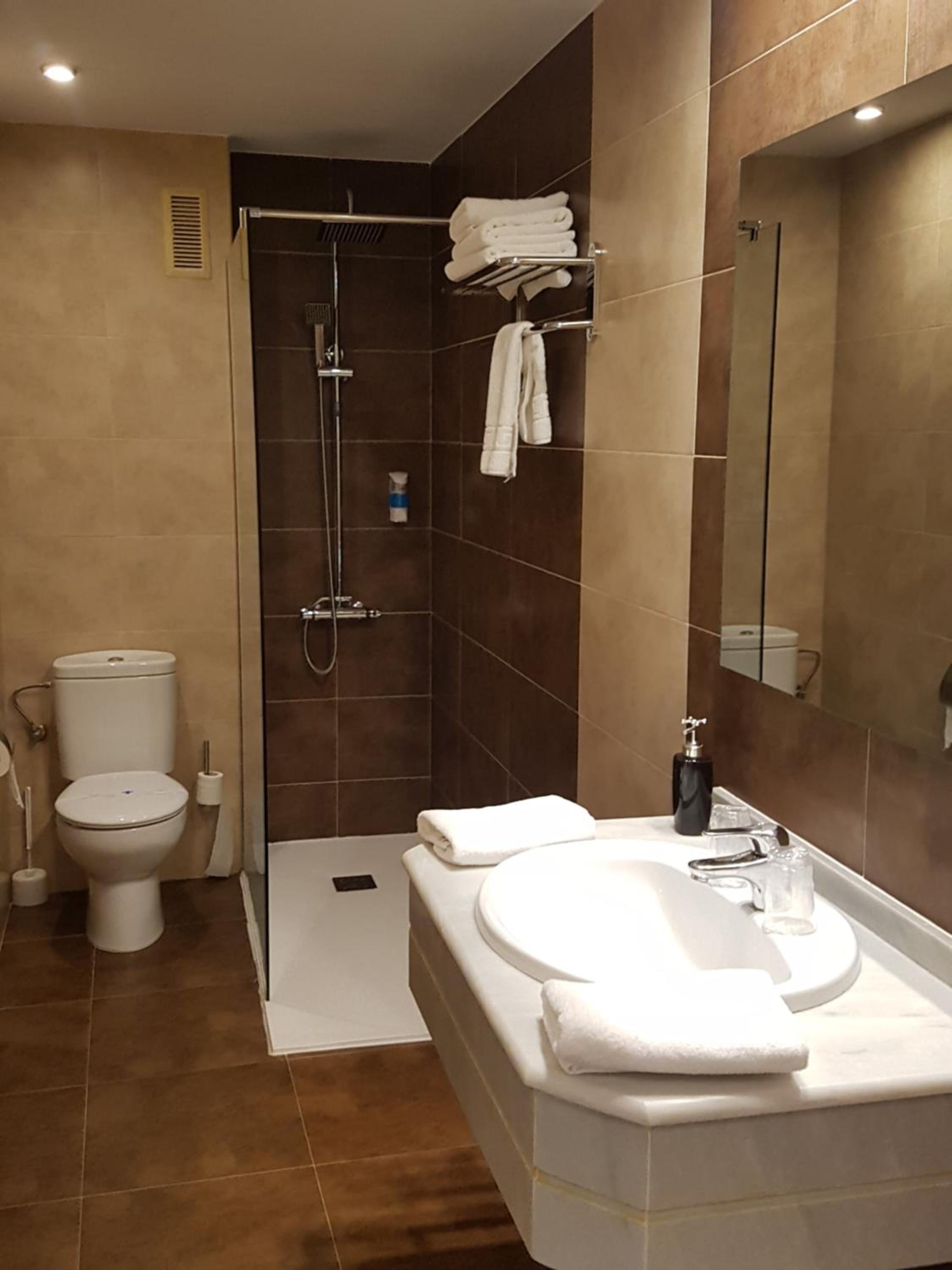 Double Room - Photo 13