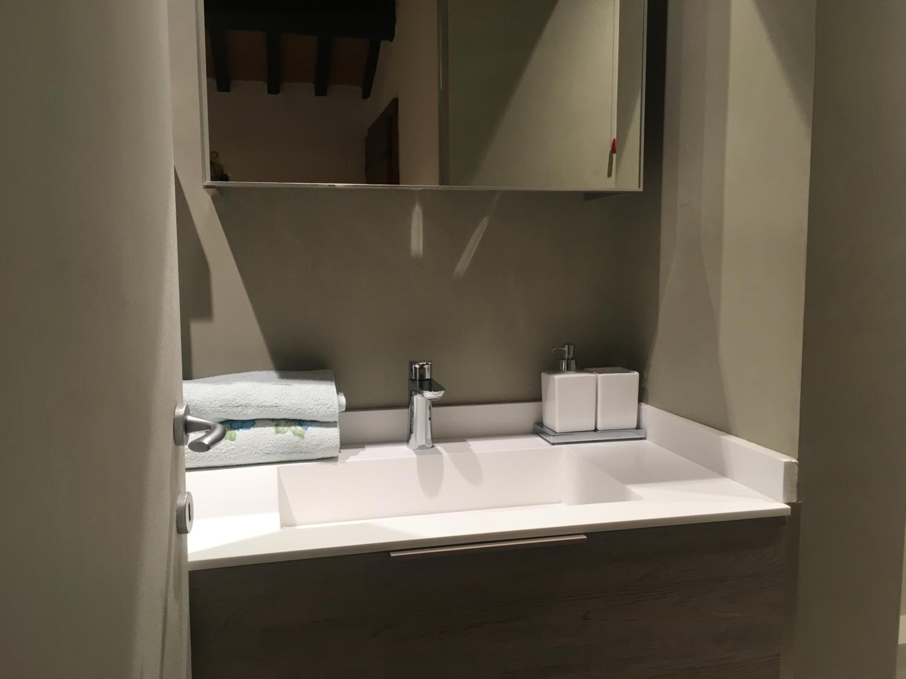 Double or Twin Room - Photo 5