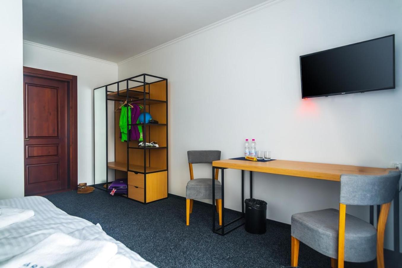 Double or Twin Room with City View photo 2