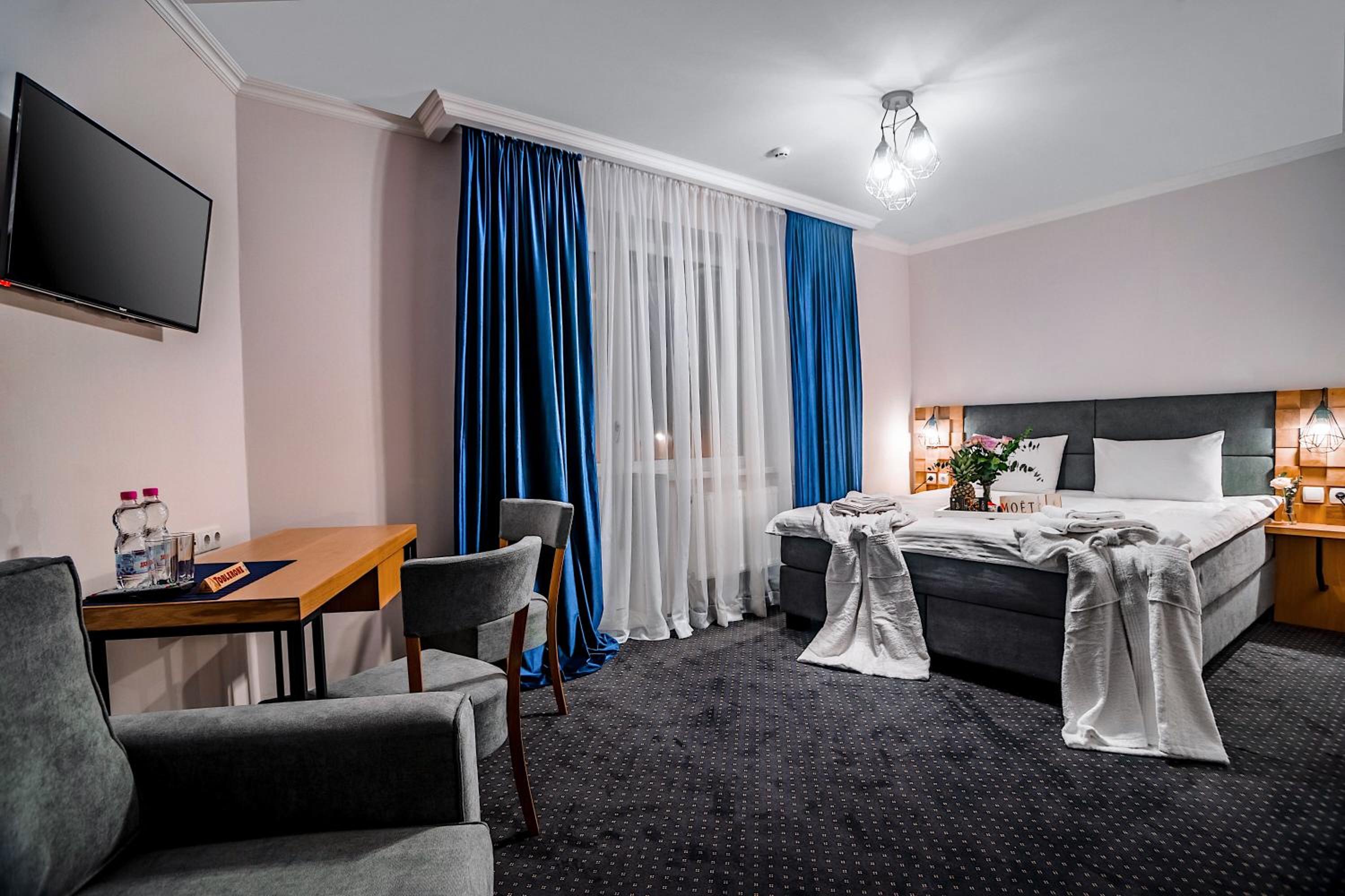 Deluxe King Room photo 1