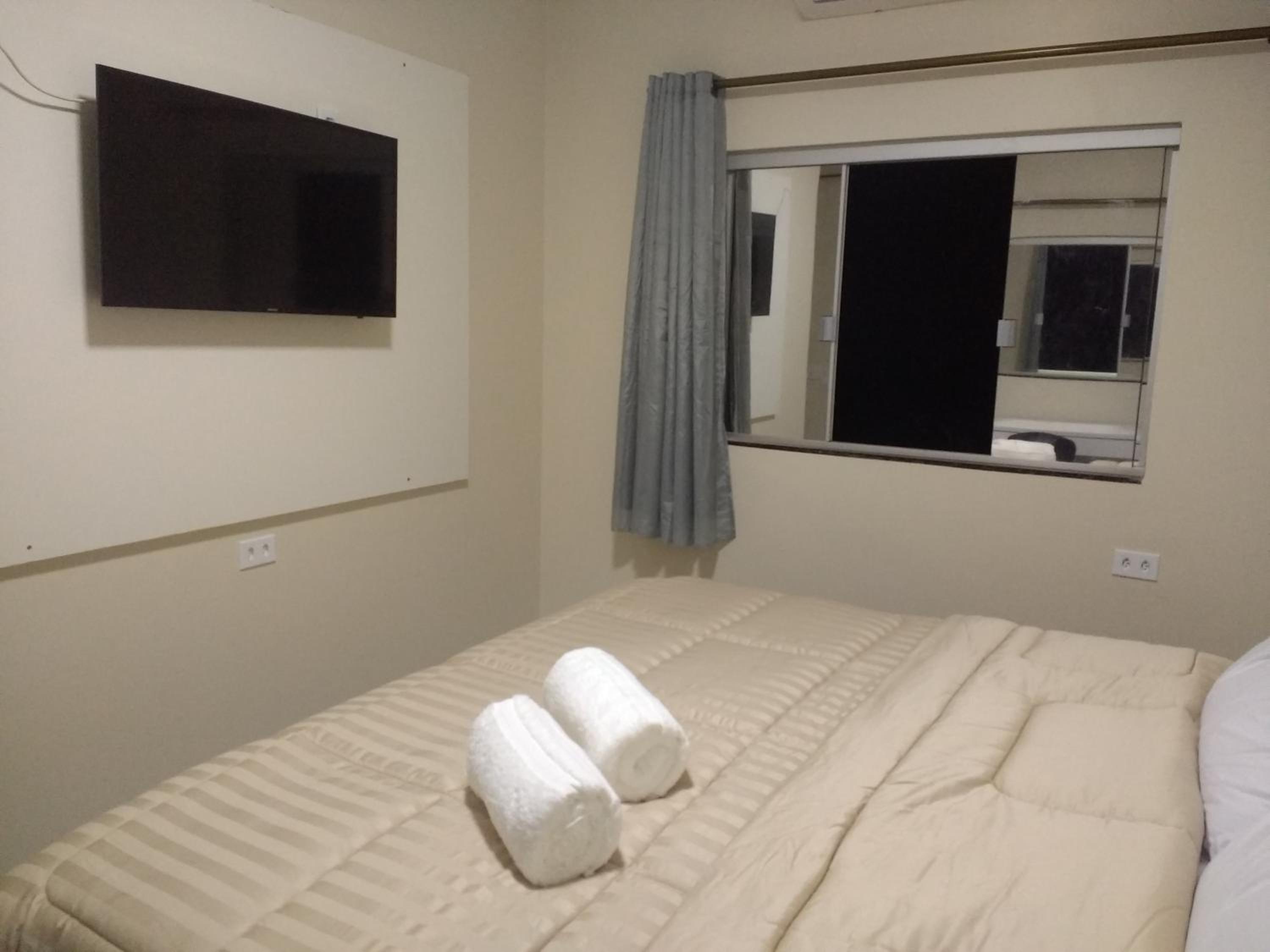 Deluxe King Suite - Photo 2