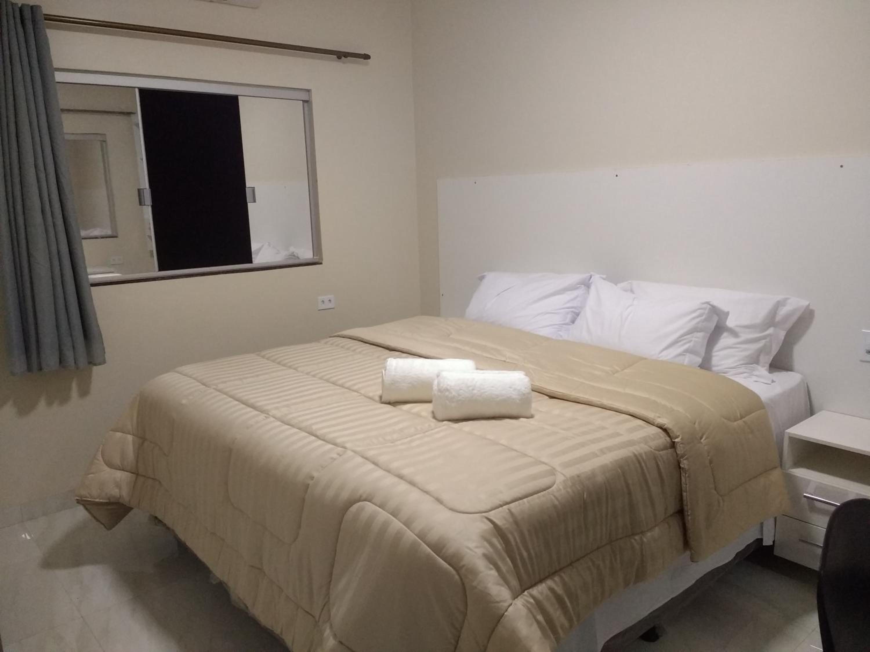 Deluxe King Suite - Photo 11